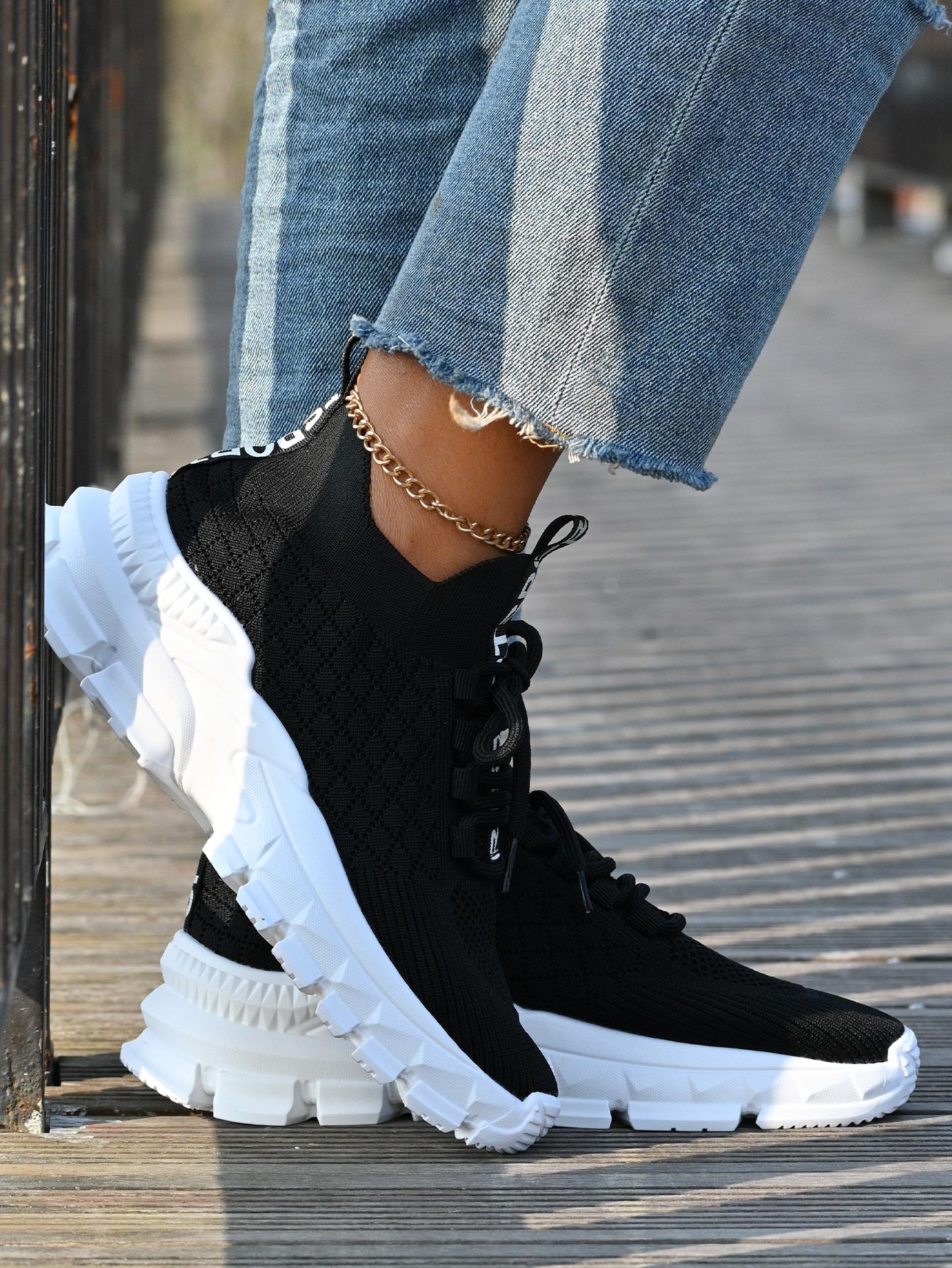 Women Black Letter Detail Sneakers, Round Toe Lace-up Front Running Shoes