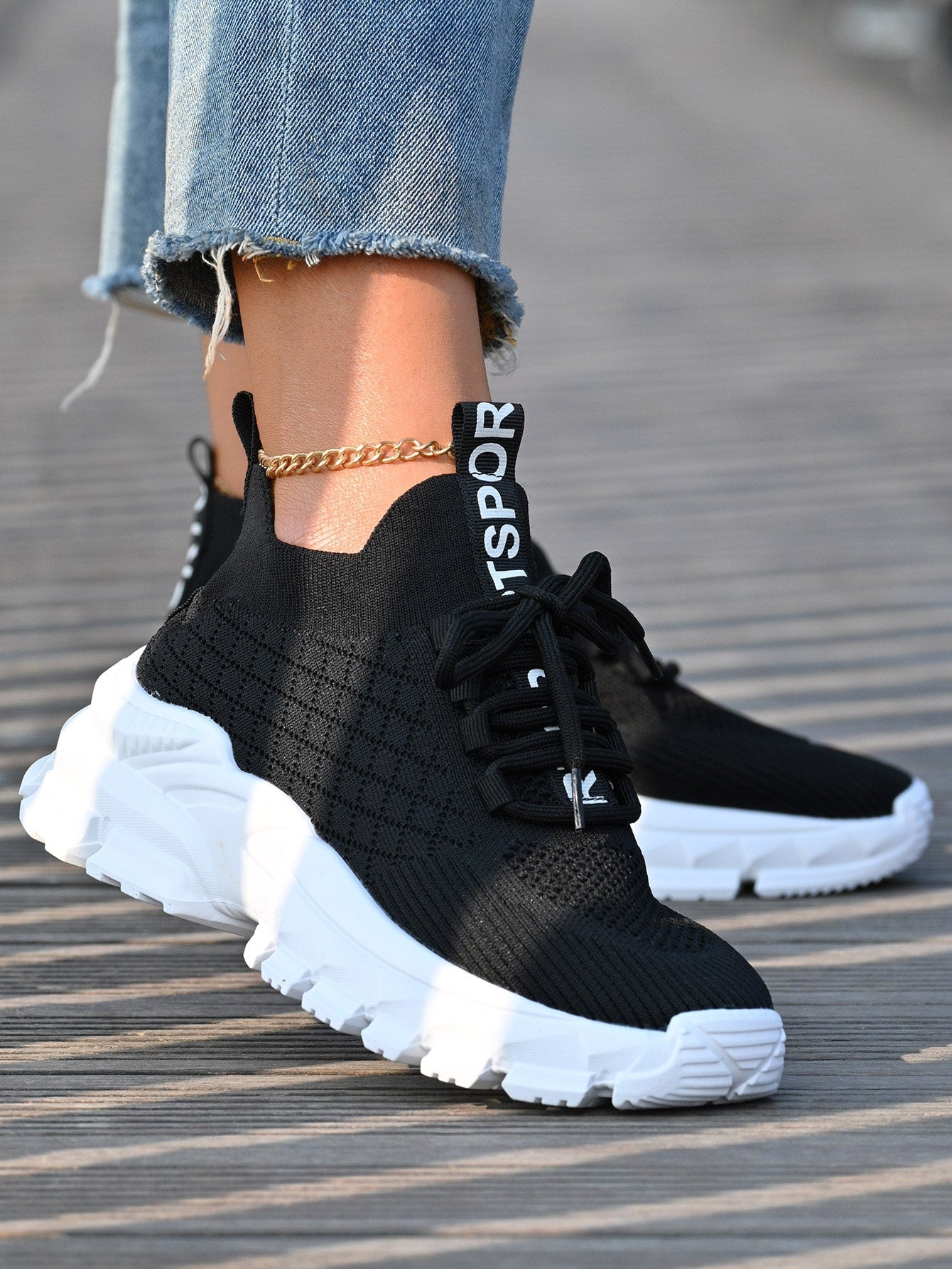 Women Black Letter Detail Sneakers, Round Toe Lace-up Front Running Shoes