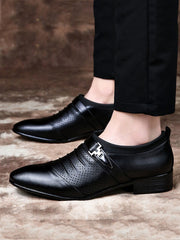 Men Metal Decor Ruched Detail Dress Shoes