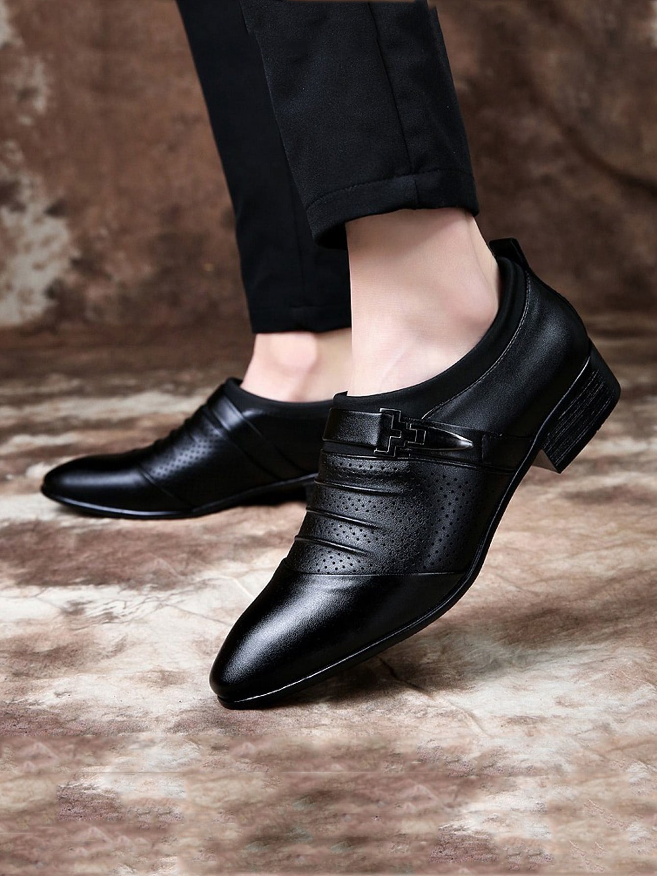 Men Metal Decor Ruched Detail Dress Shoes