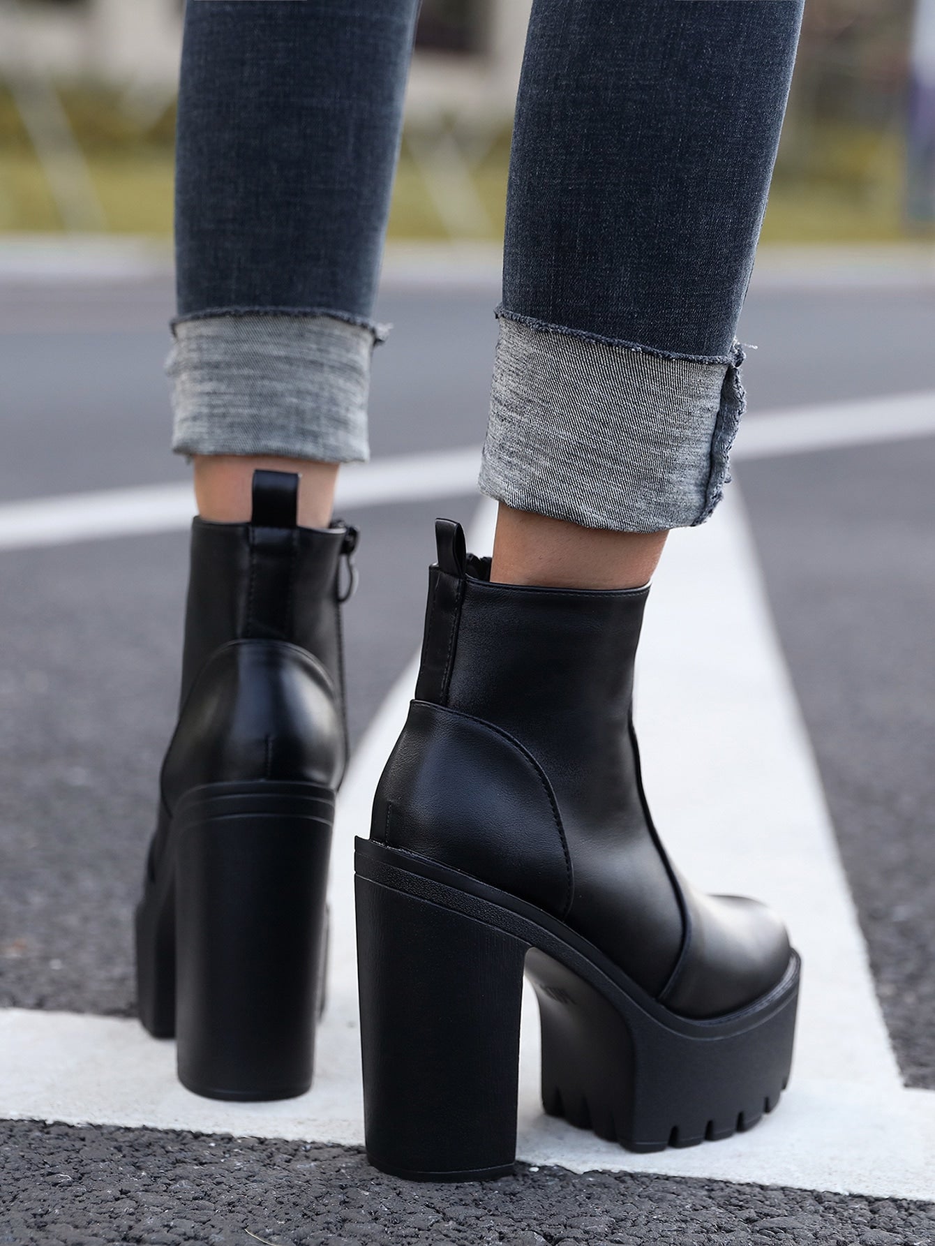 Women's High Heeled Thick-soled Black Short Boots With Platform, Chunky Heel Round Toe Ankle Boots