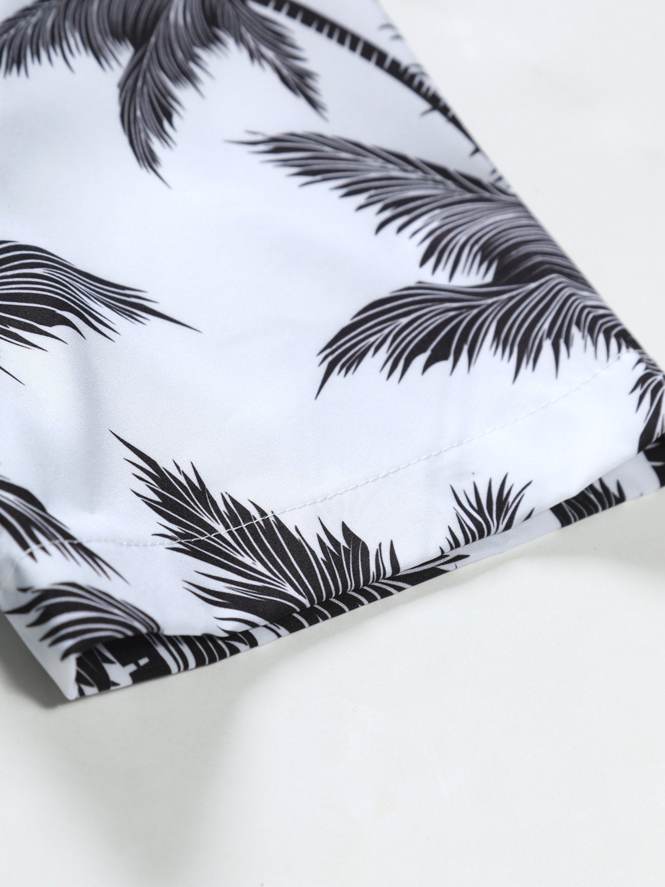 Manfinity RSRT Men Tropical Print Shirt & Drawstring Waist Shorts Without Tee