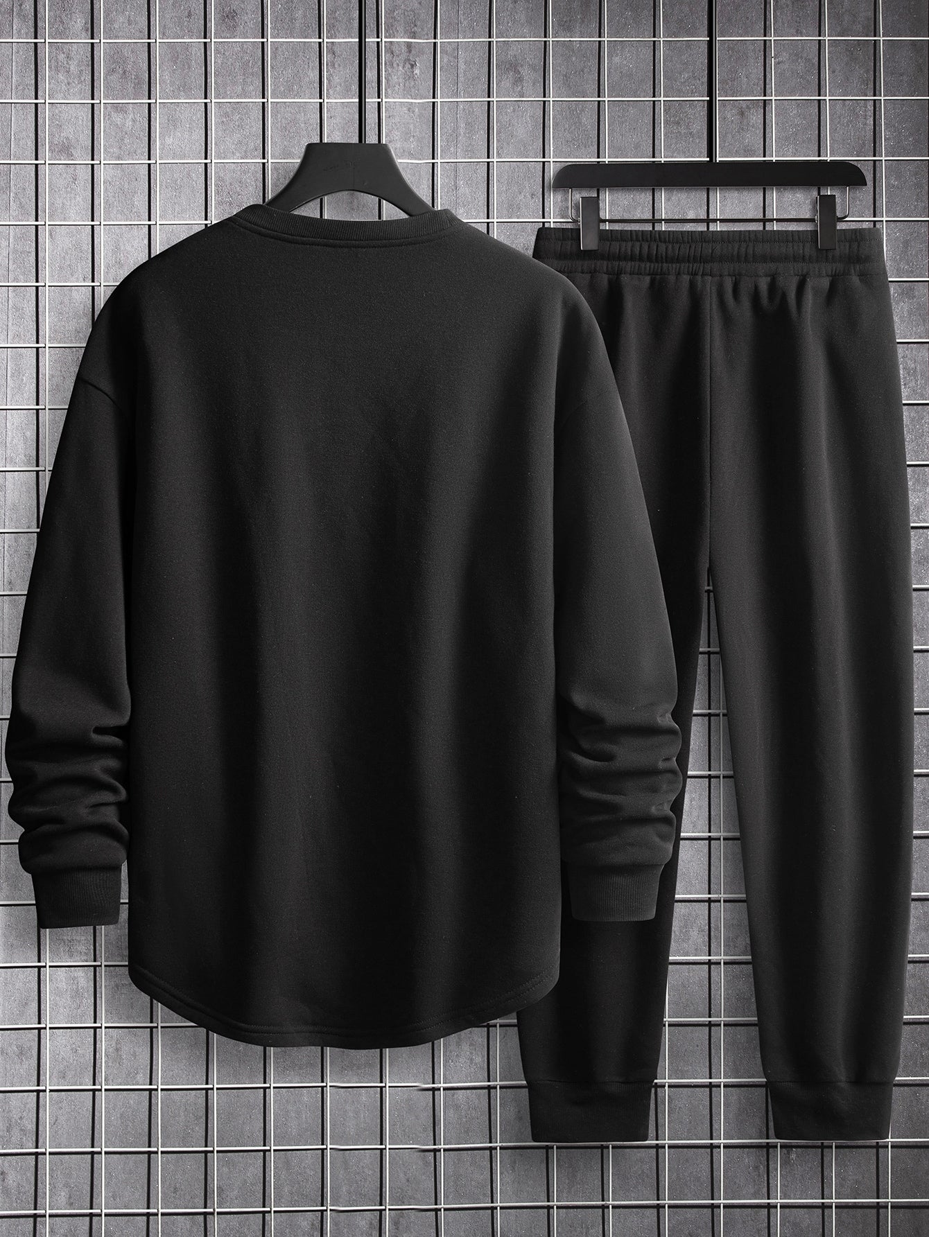 Manfinity Hypemode Men Patched Detail Sweatshirt & Drawstring Waist Sweatpants