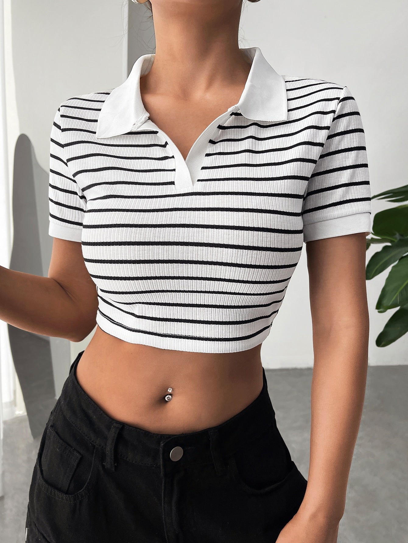 EZwear Striped Print Contrast Collar Crop Tee