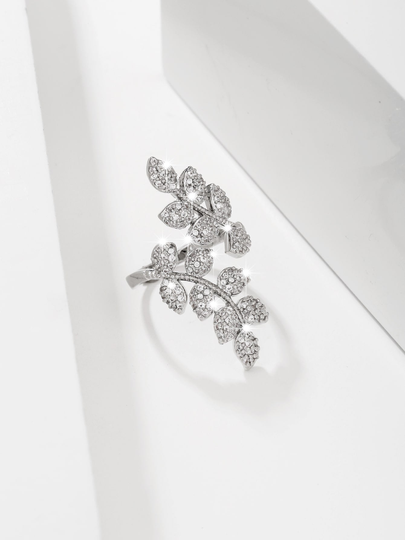 Leaf Design Cubic Zirconia Decor Ring