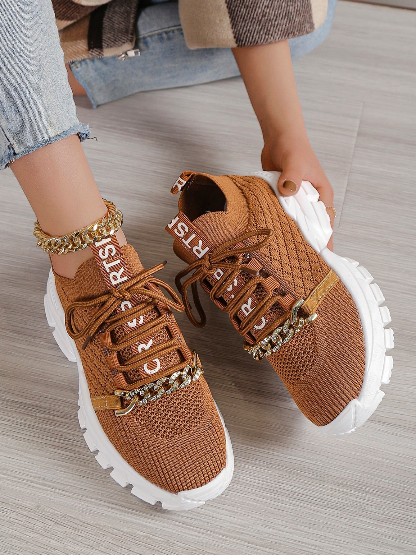 Women Chain Decor Lace-up Front Chunky Sneakers, Sporty Outdoor Sneakers