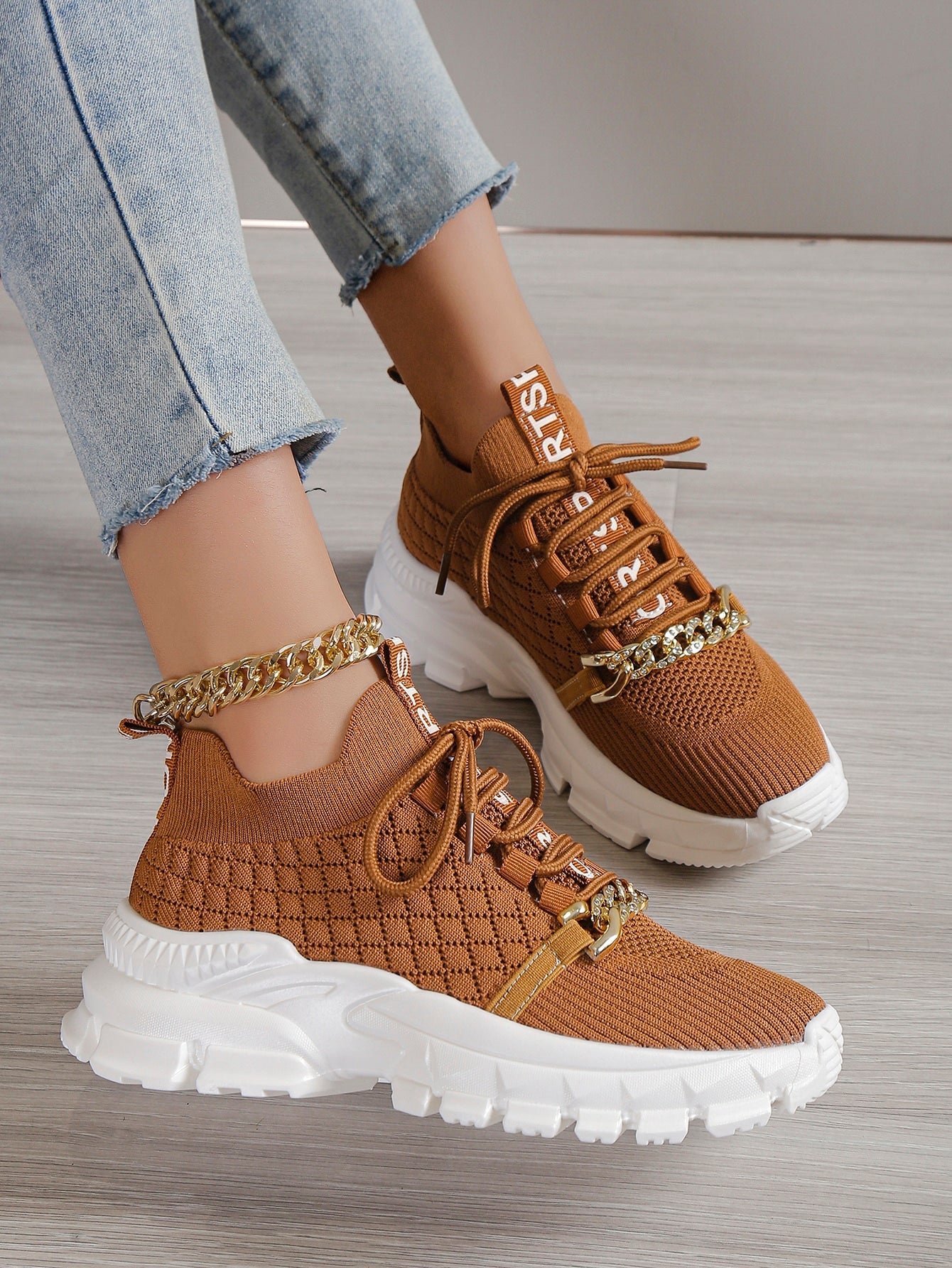 Women Chain Decor Lace-up Front Chunky Sneakers, Sporty Outdoor Sneakers