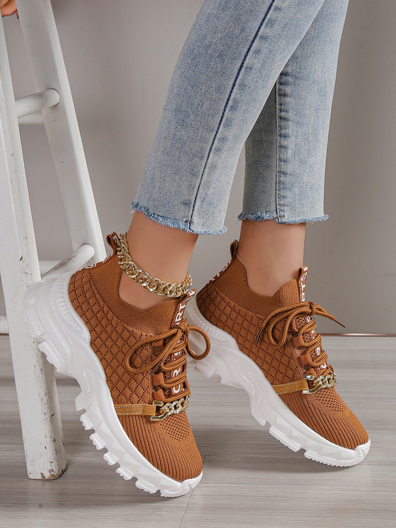 Women Chain Decor Lace-up Front Chunky Sneakers, Sporty Outdoor Sneakers