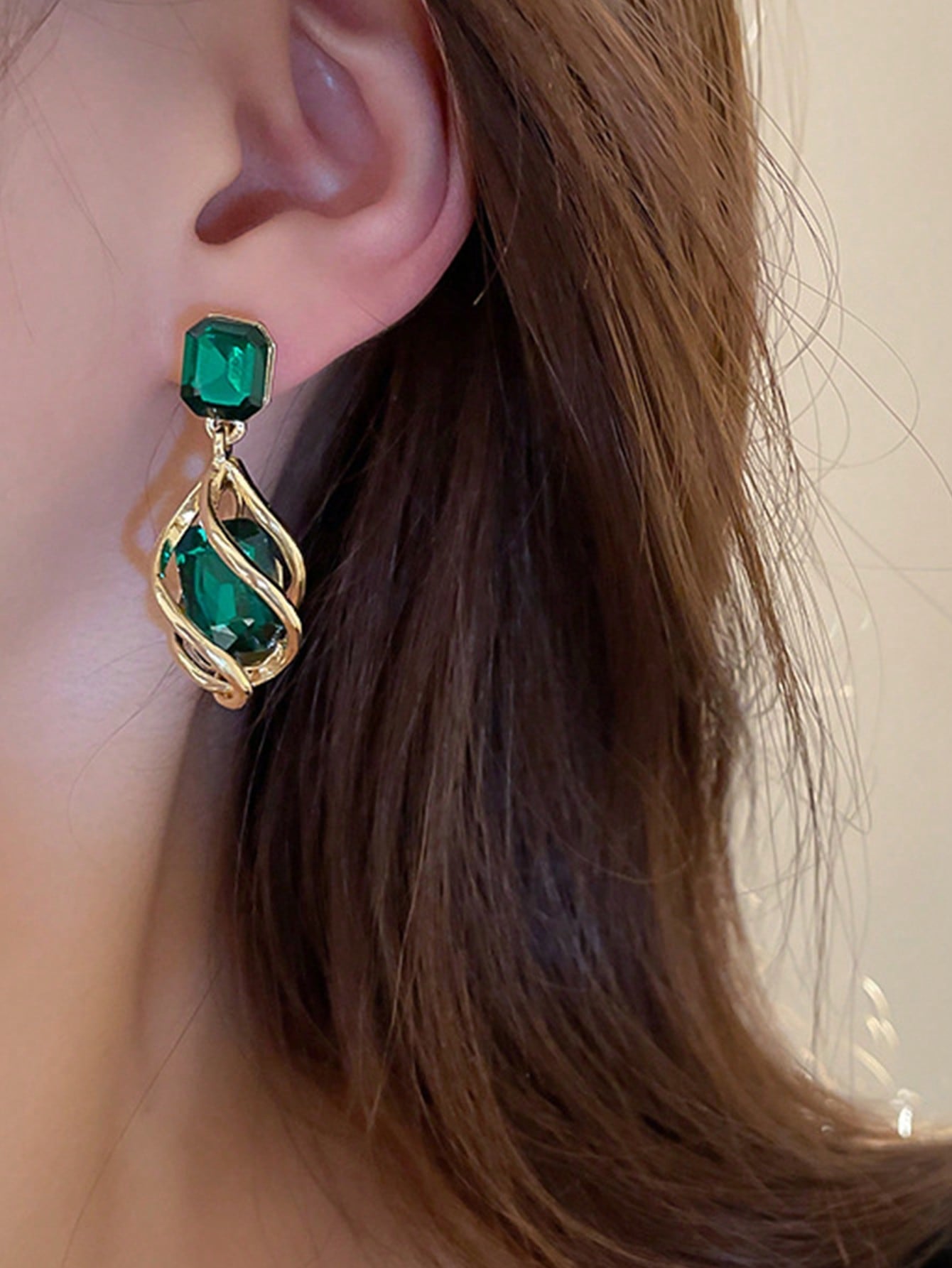 2pcs Green Gemstone & Rhinestone Inlaid Waterdrop Shaped Clip Earrings