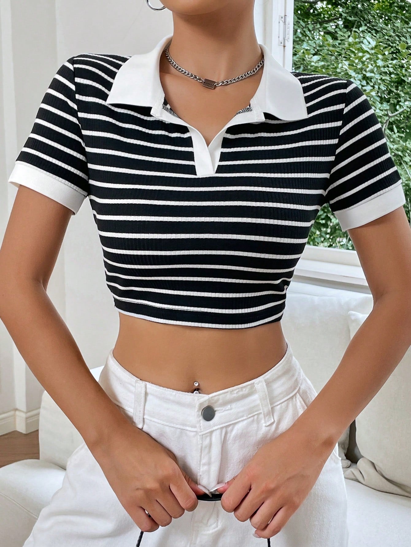 EZwear Striped Print Contrast Collar Crop Tee