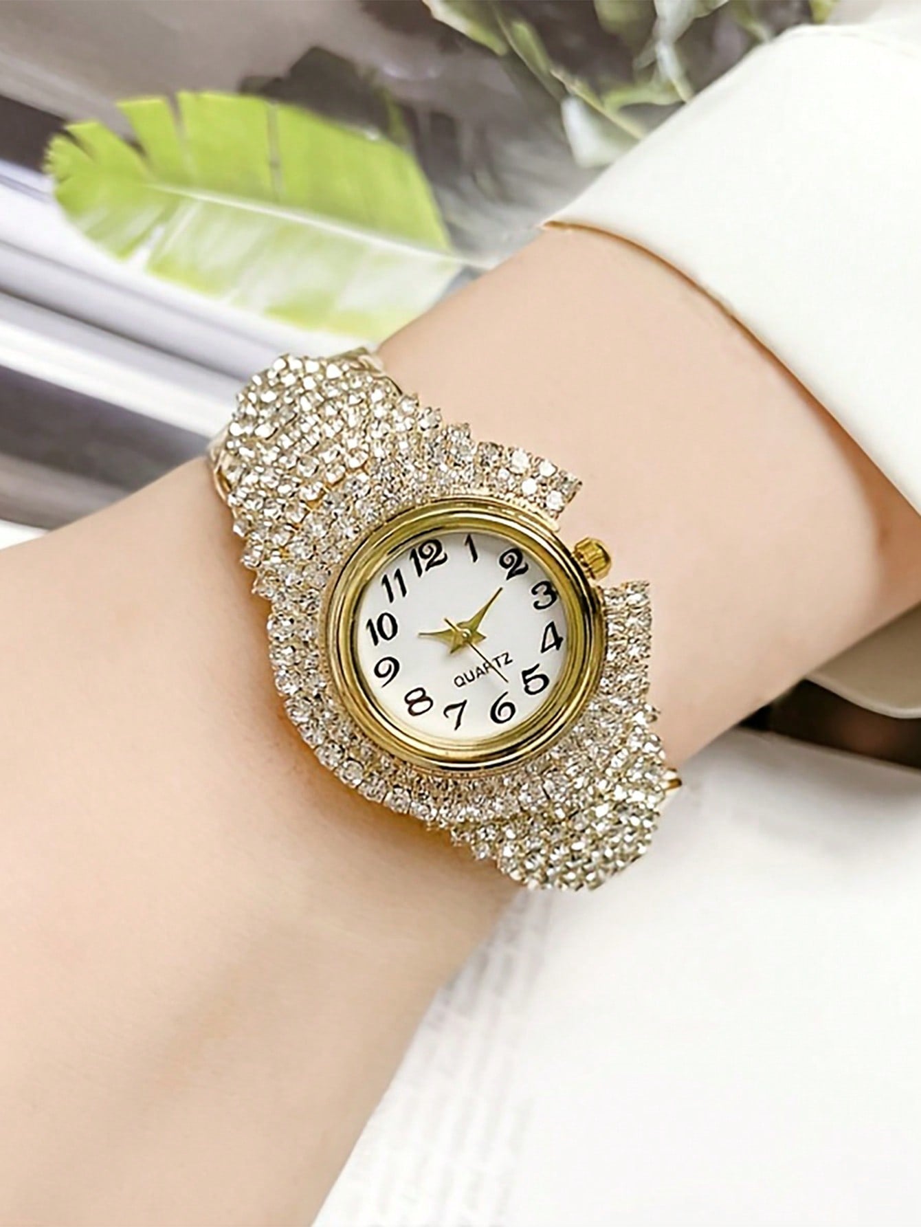 Rhinestone Decor Round Pointer Quartz Watch