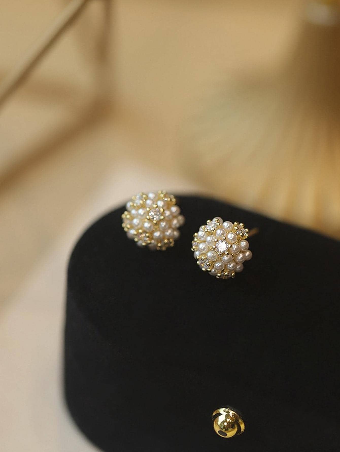 Faux Pearl Decor Stud Earrings