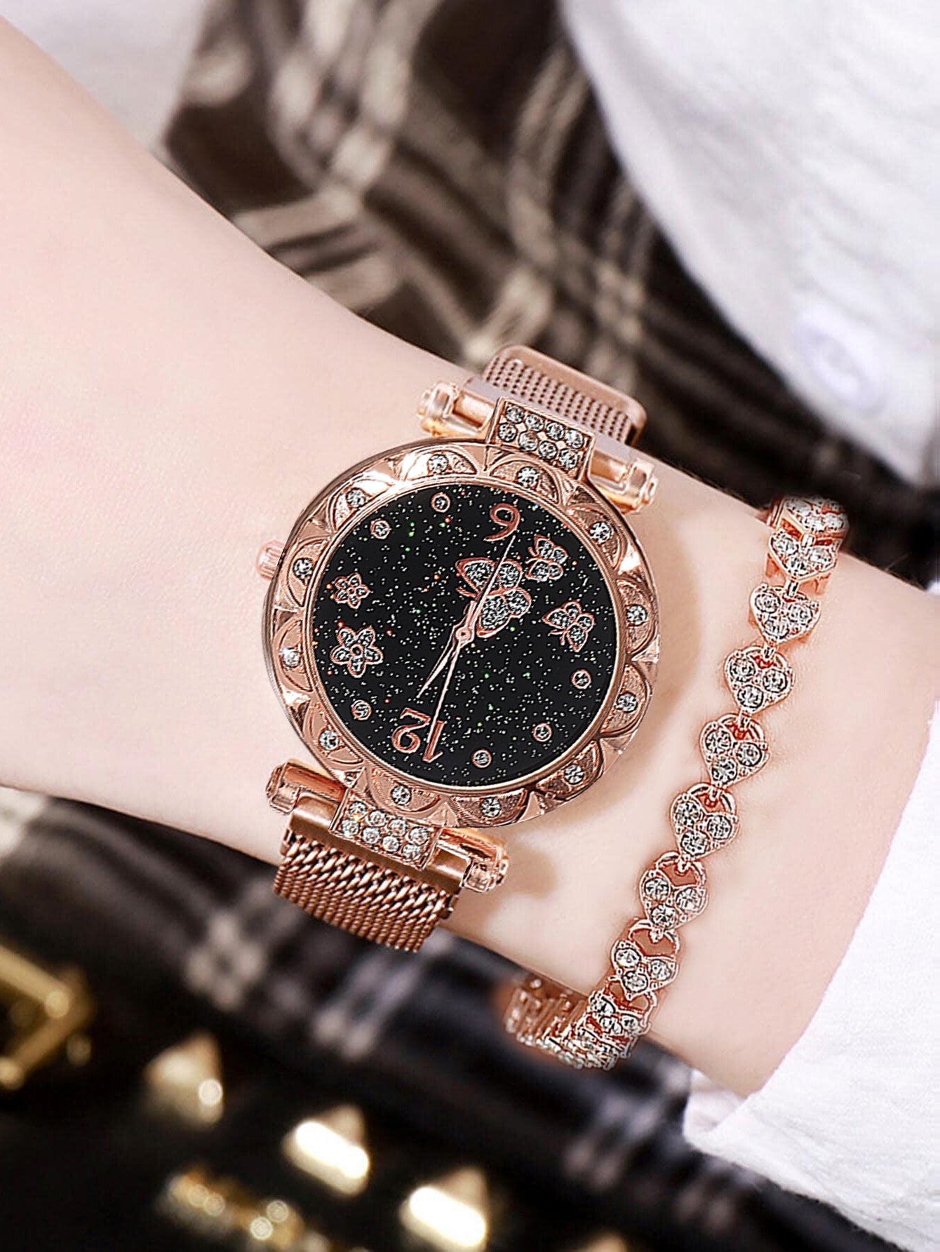 2pcs/set Ladies' Fashionable Casual Magnetic Buckle Round Quartz Watch & Bracelet With Flower Design