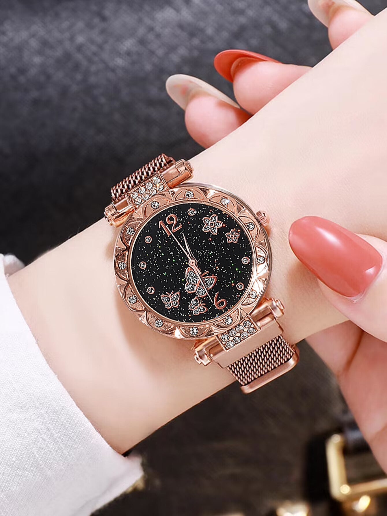 2pcs/set Ladies' Fashionable Casual Magnetic Buckle Round Quartz Watch & Bracelet With Flower Design