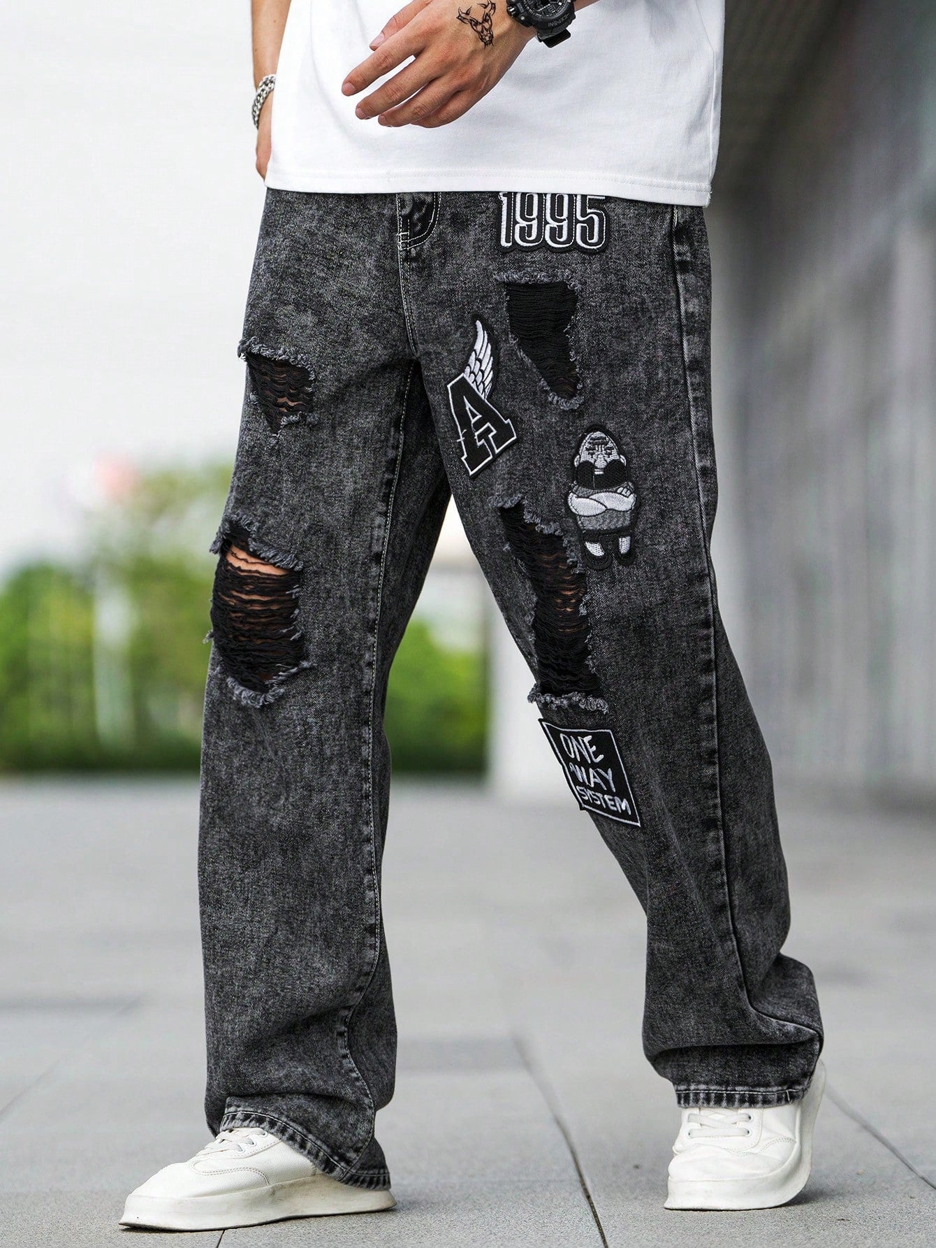 Manfinity EMRG Men Cotton Cartoon & Letter Patched Ripped Jeans