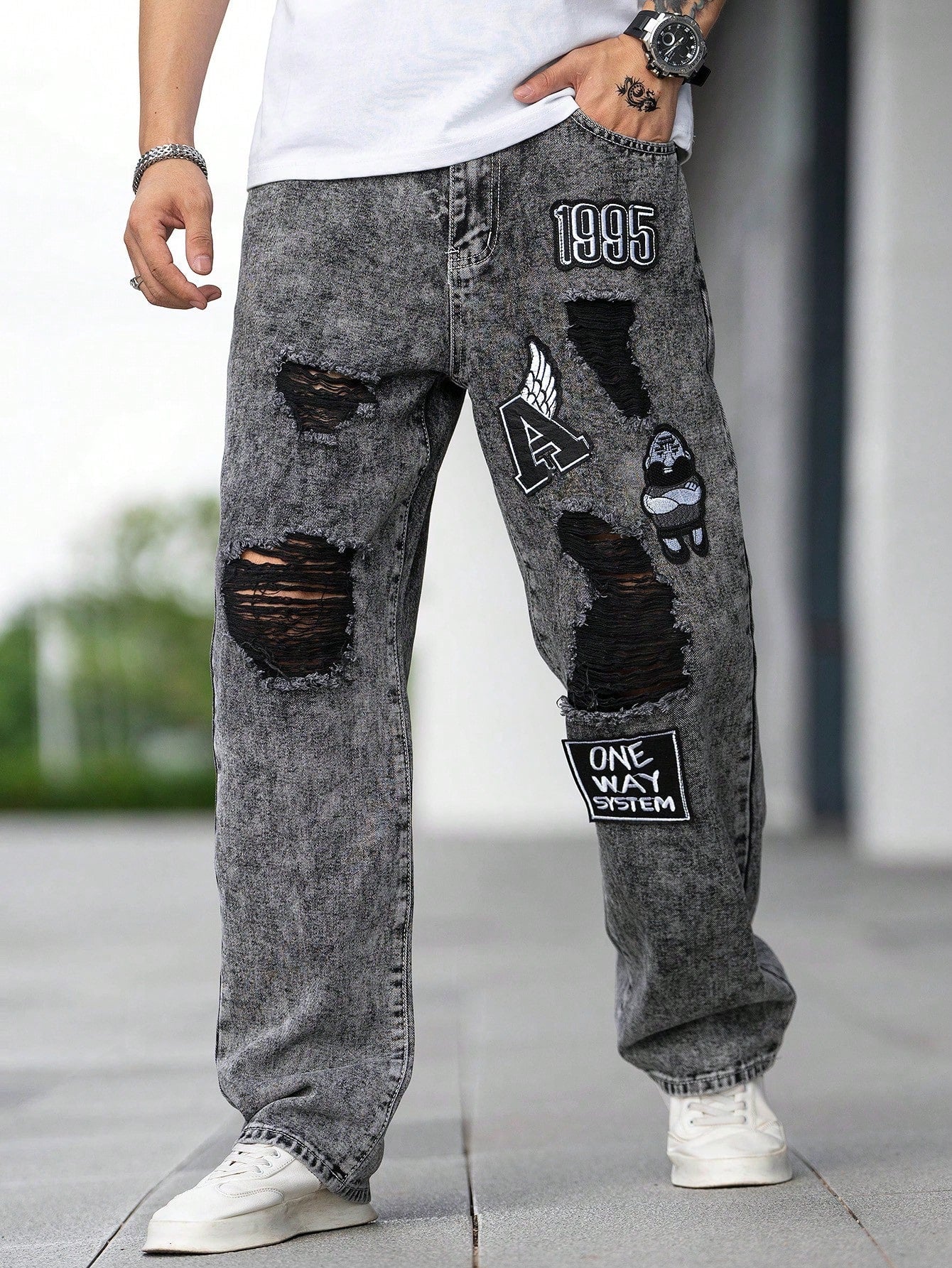 Manfinity EMRG Men Cotton Cartoon & Letter Patched Ripped Jeans