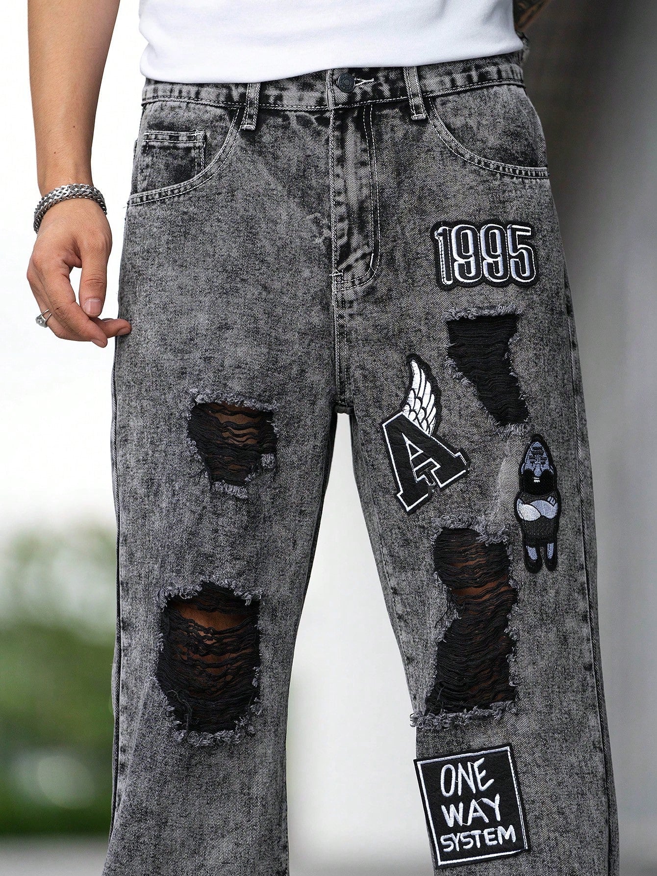 Manfinity EMRG Men Cotton Cartoon & Letter Patched Ripped Jeans