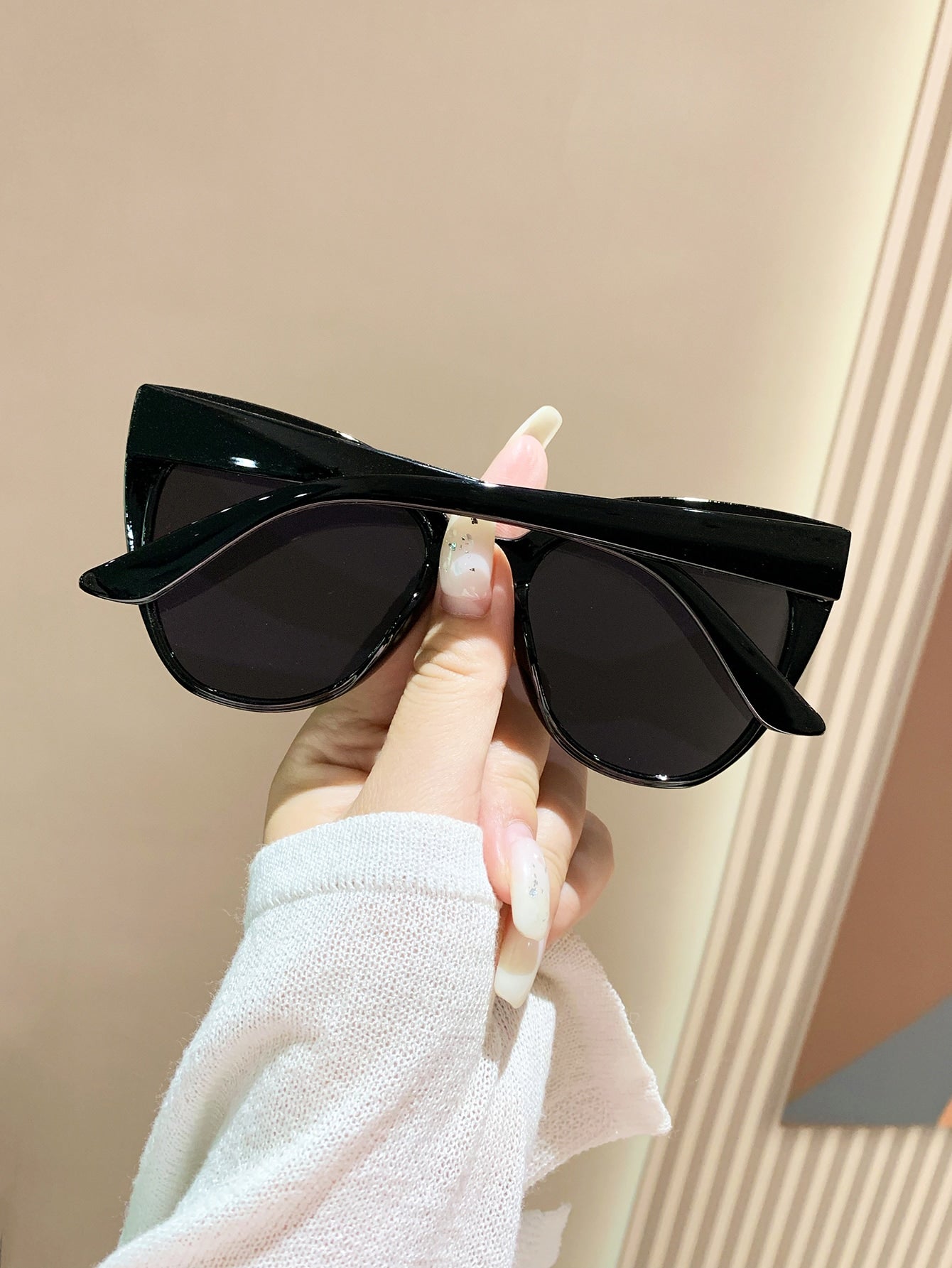 1pc Plastic Frame Cat Eye Shaped Black Fashionable Beach Sun Protection Sunglasses-The Perfect Travel Accessory for Women