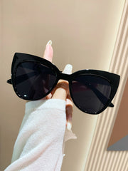 1pc Plastic Frame Cat Eye Shaped Black Fashionable Beach Sun Protection Sunglasses-The Perfect Travel Accessory for Women