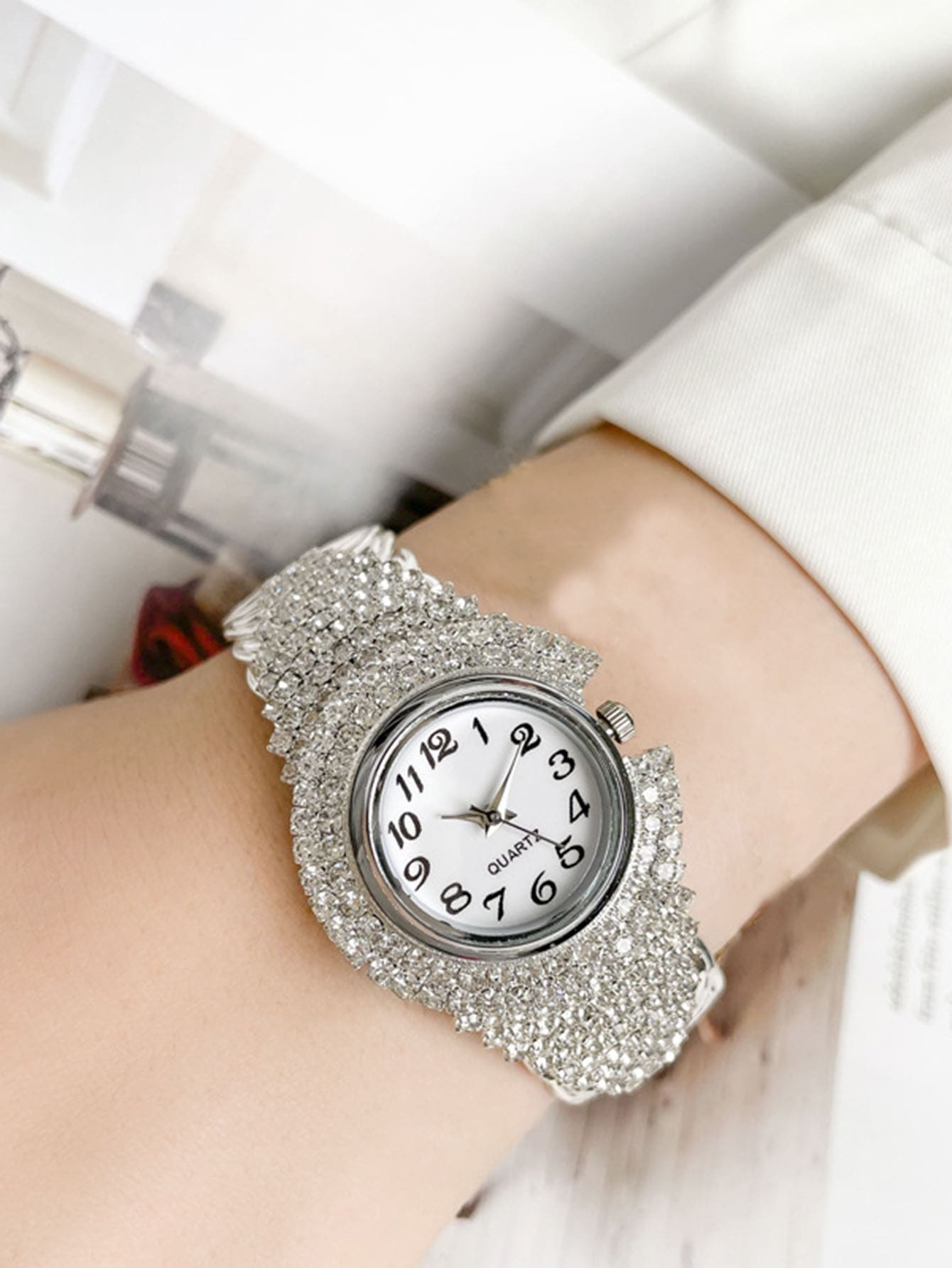 Rhinestone Decor Round Pointer Quartz Watch