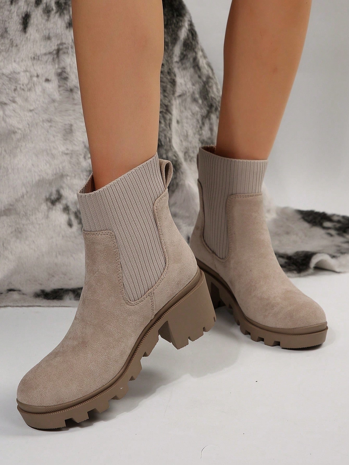 New Arrival Women's Short Boots Fashionable Suede Fly-knit Boots Plus Size Chunky Heels Fitted Ankle Boots