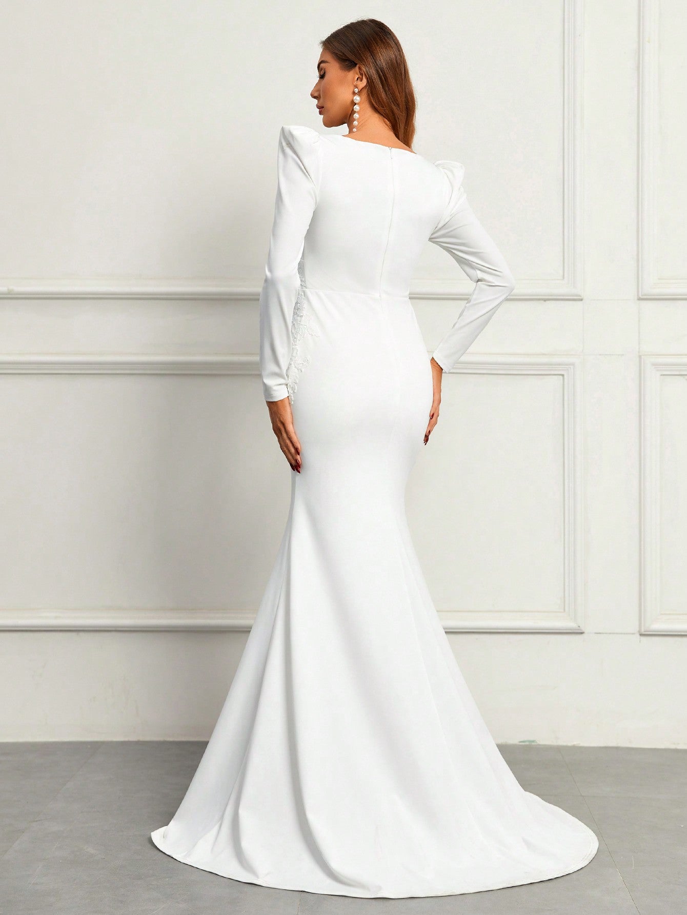 Belle Solid V-neck Mermaid Hem Wedding Dress Without Veil