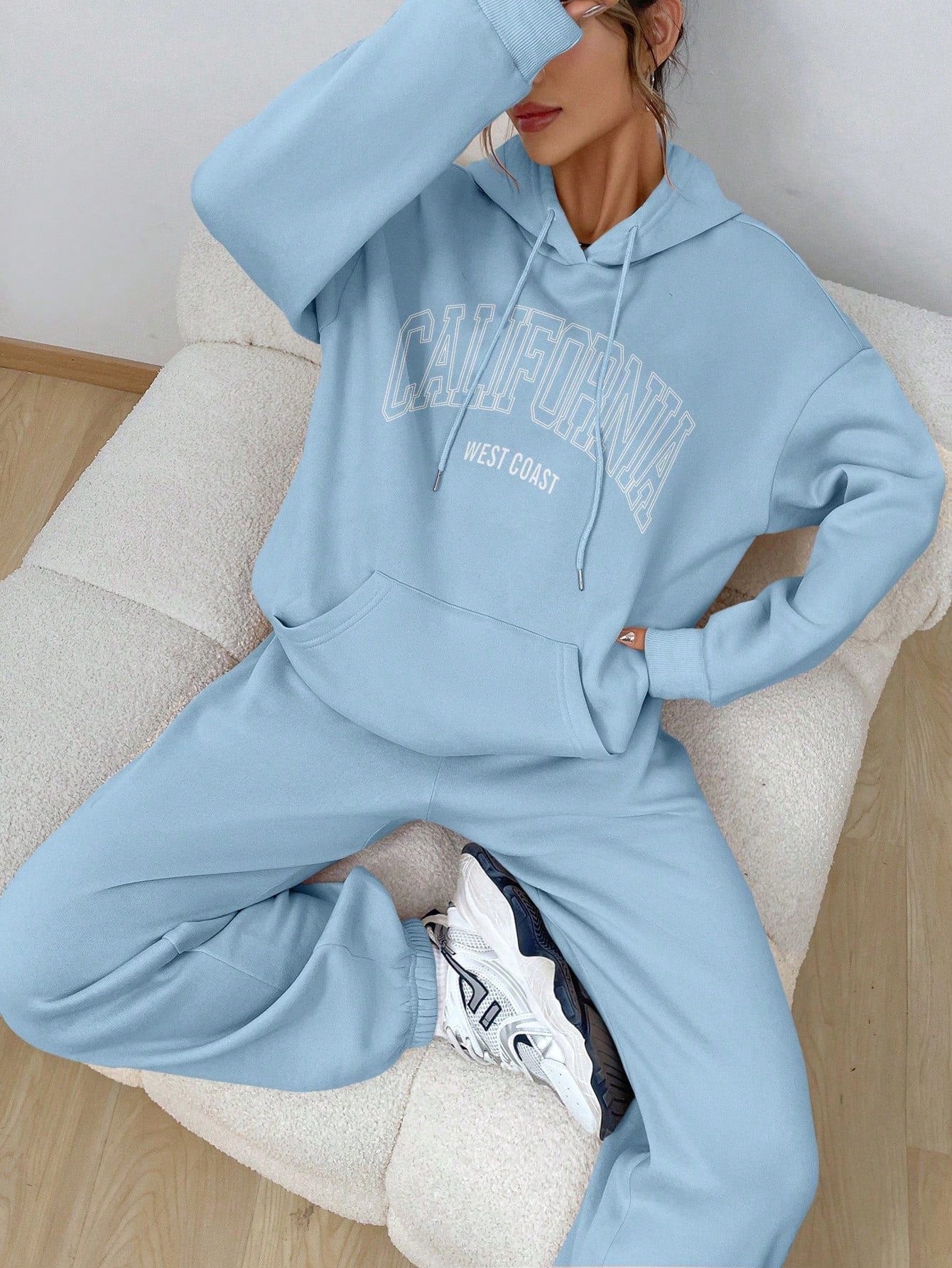 Letter Graphic Kangaroo Pocket Drop Shoulder Drawstring Hoodie & Sweatpants