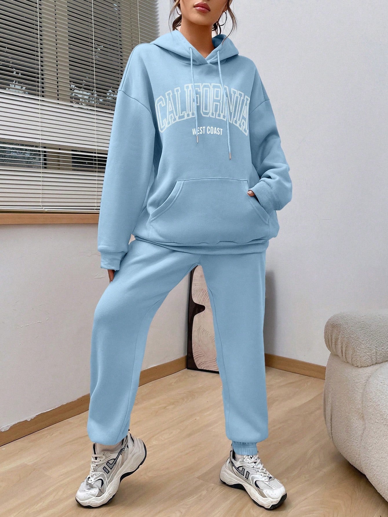 Letter Graphic Kangaroo Pocket Drop Shoulder Drawstring Hoodie & Sweatpants