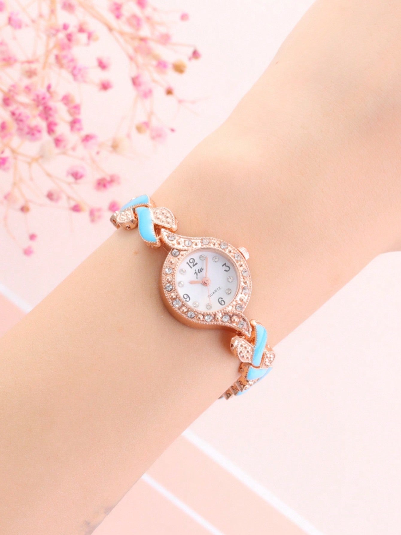 1pc Women Two Tone Heart Decor Stainless Steel Strap Glamorous Cubic Zirconia Decor Round Dial Quartz Watch & 4pcs Jewelry Set, For Daily Life