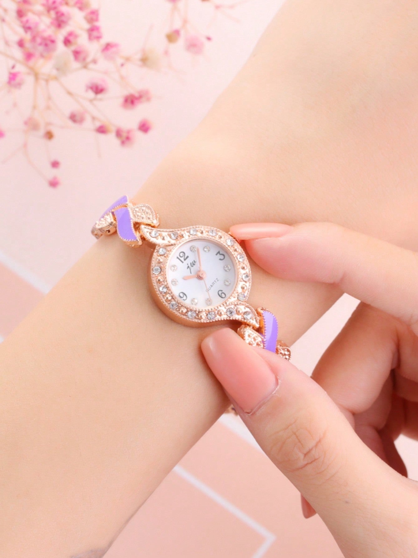 1pc Women Two Tone Heart Decor Stainless Steel Strap Glamorous Cubic Zirconia Decor Round Dial Quartz Watch & 4pcs Jewelry Set, For Daily Life