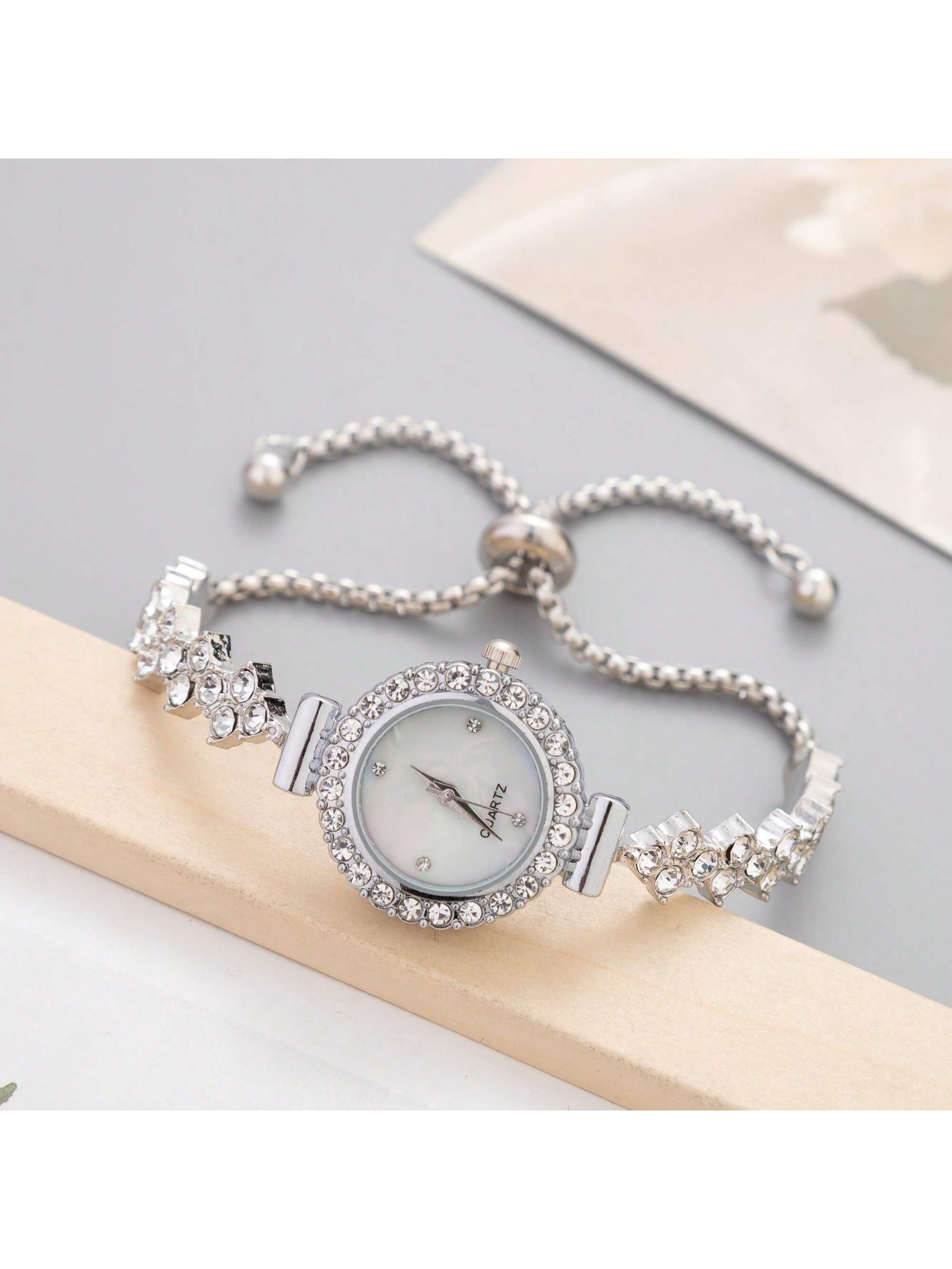 New Casual Fashion Ladies' Bracelet Watch, Cute Round Dial Decorated With Crystals, Rhinestone Embellished Watchband, Alloy Quartz Watch, Gift