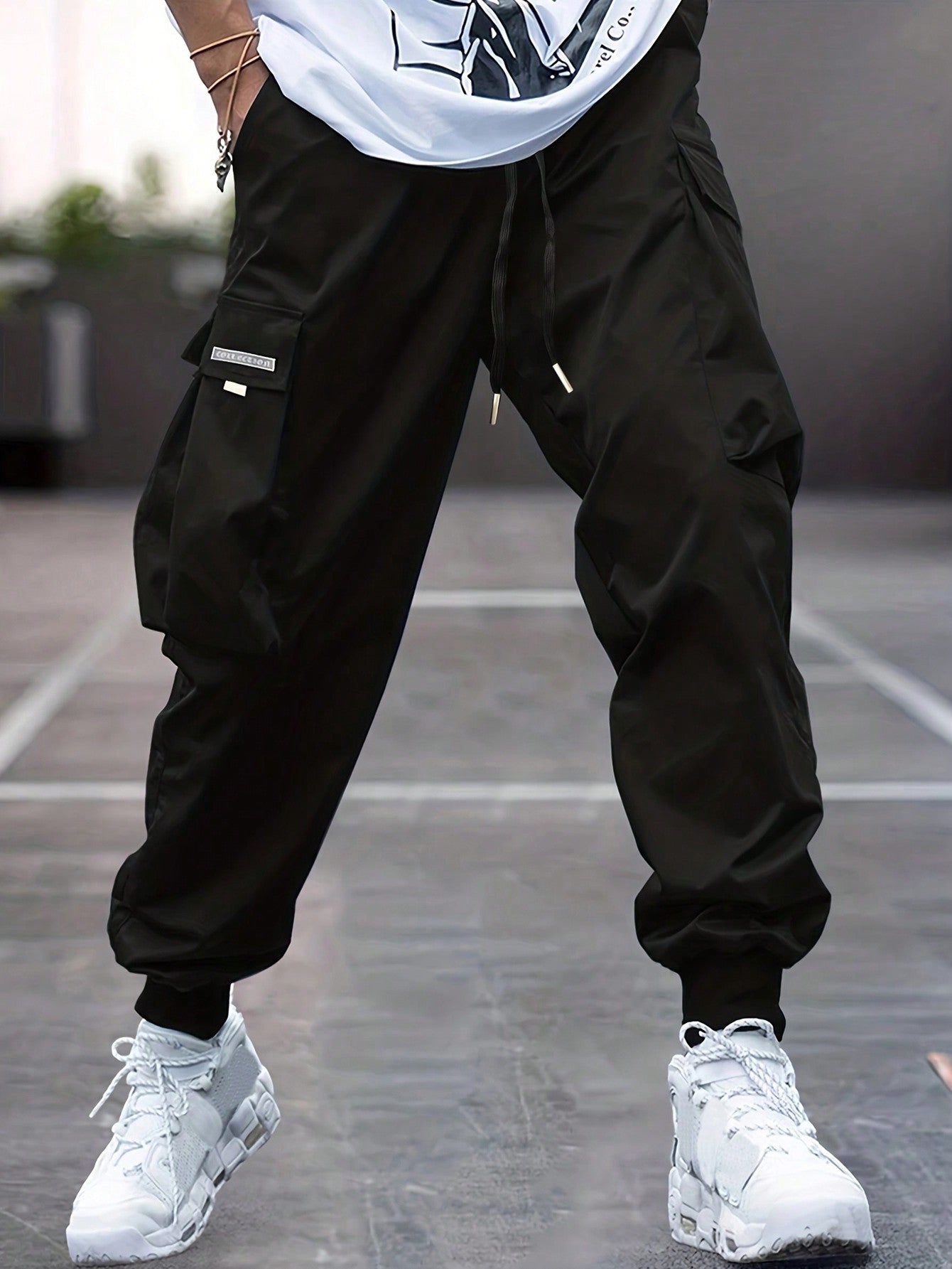 Men Letter Graphic Flap Pocket Drawstring Waist Cargo Pants