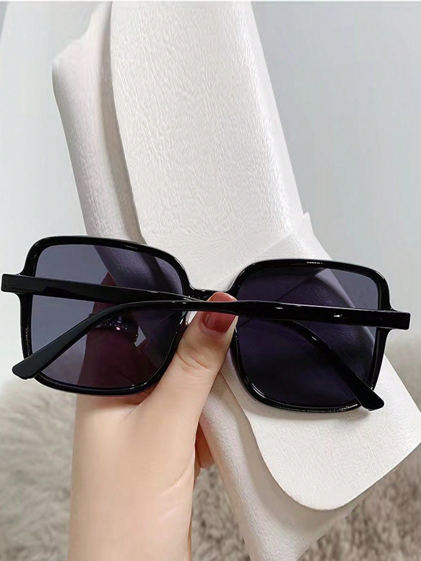 1pc Screw Frame Square Fashion Sunglasses With Gradient Lens, Random Glasses Pouch Packaging