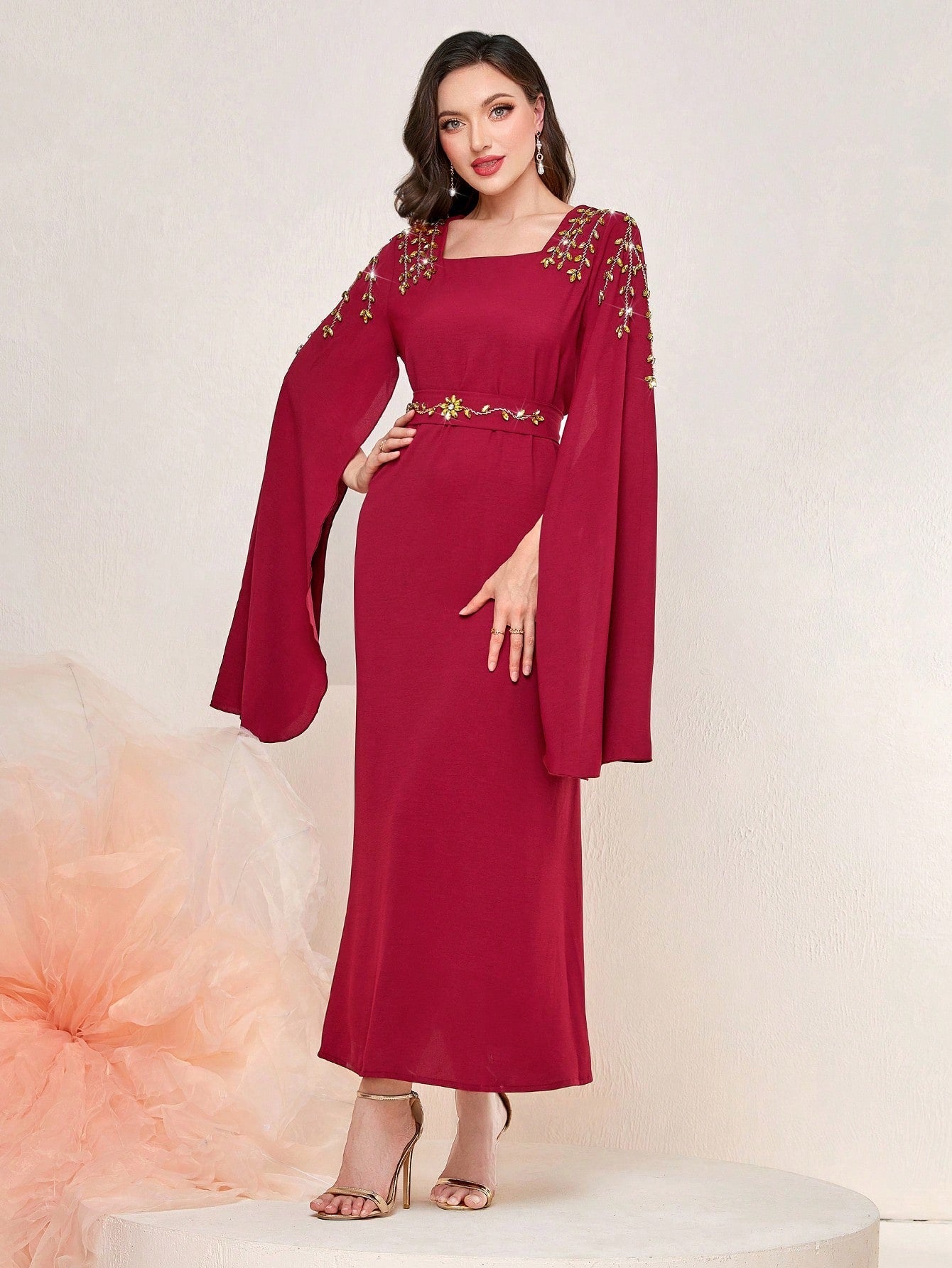 Najma Floral Embroidery Cloak Sleeve Kaftan