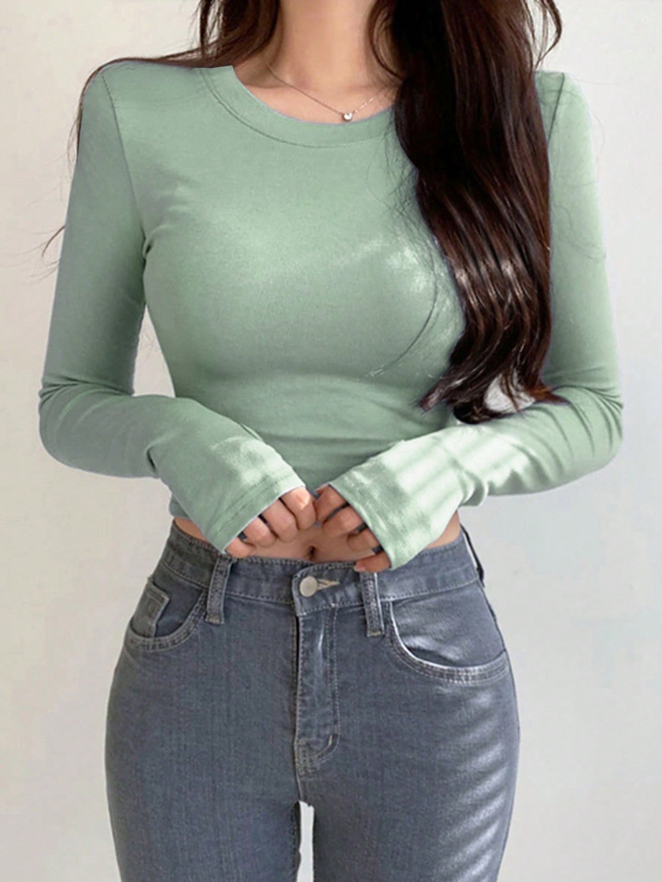 DAZY Solid Crop Tee With Thumb Holes