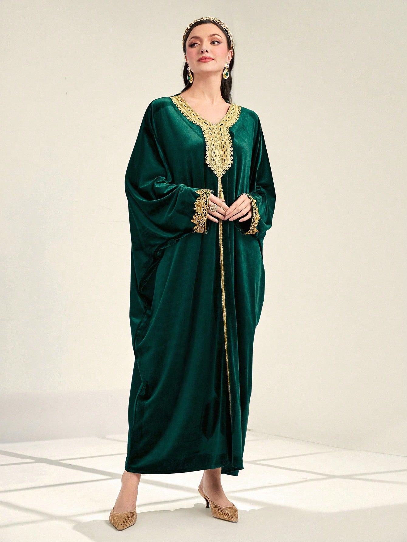 Najma Contrast Trim Batwing Sleeve Tassel Detail Kaftan