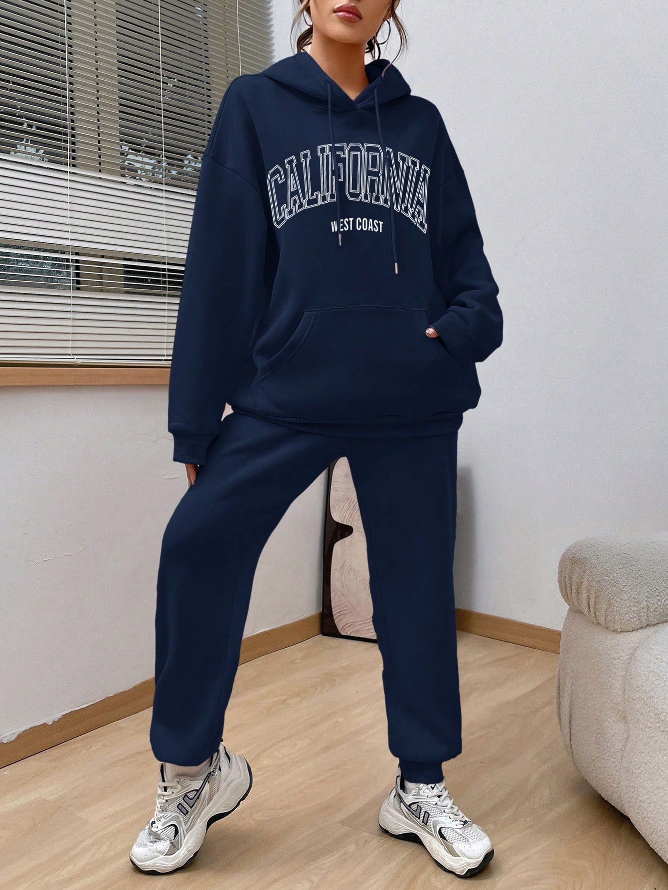 Letter Graphic Kangaroo Pocket Drop Shoulder Drawstring Hoodie & Sweatpants