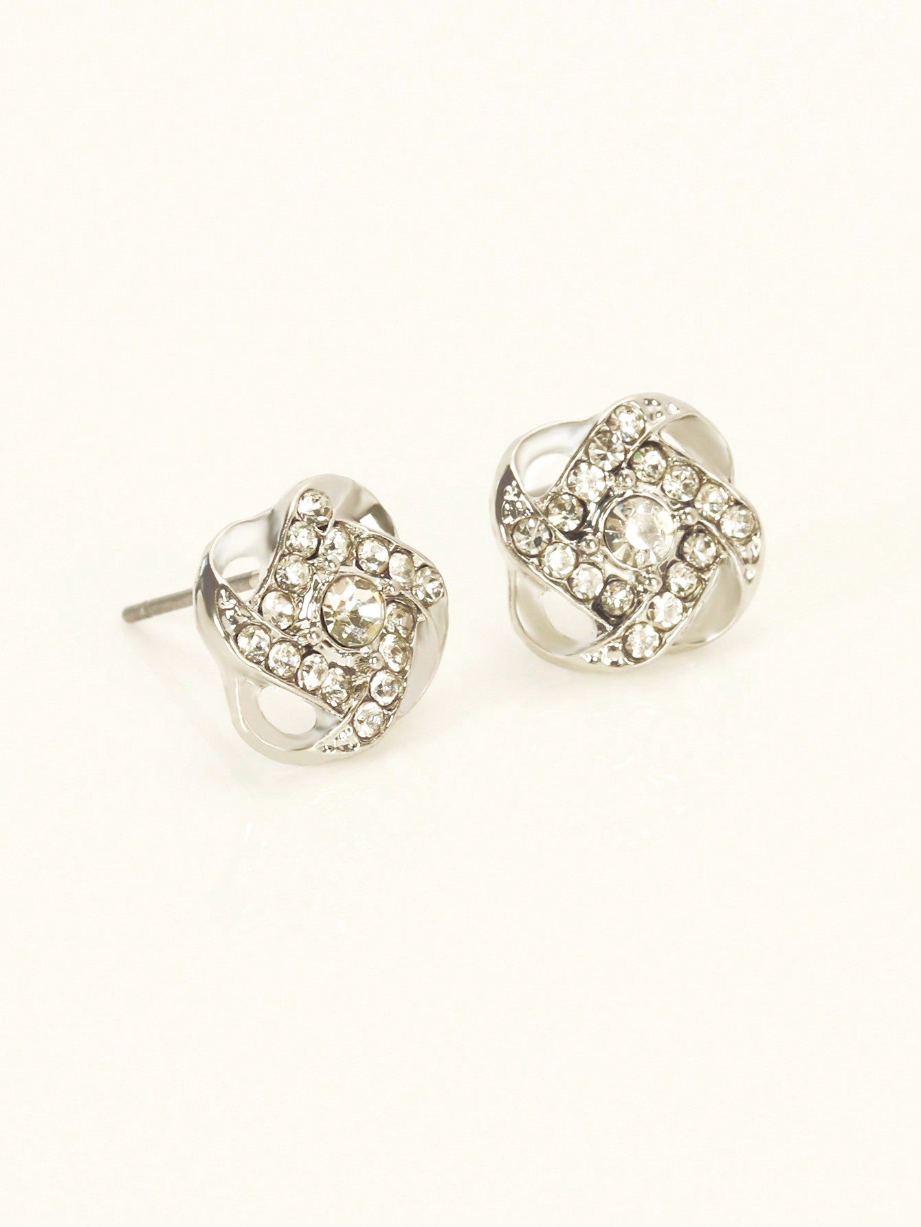 1pair Clover Shape Earrings, Lightweight And Exclusive Design Stud Earrings For Women, Jewelry