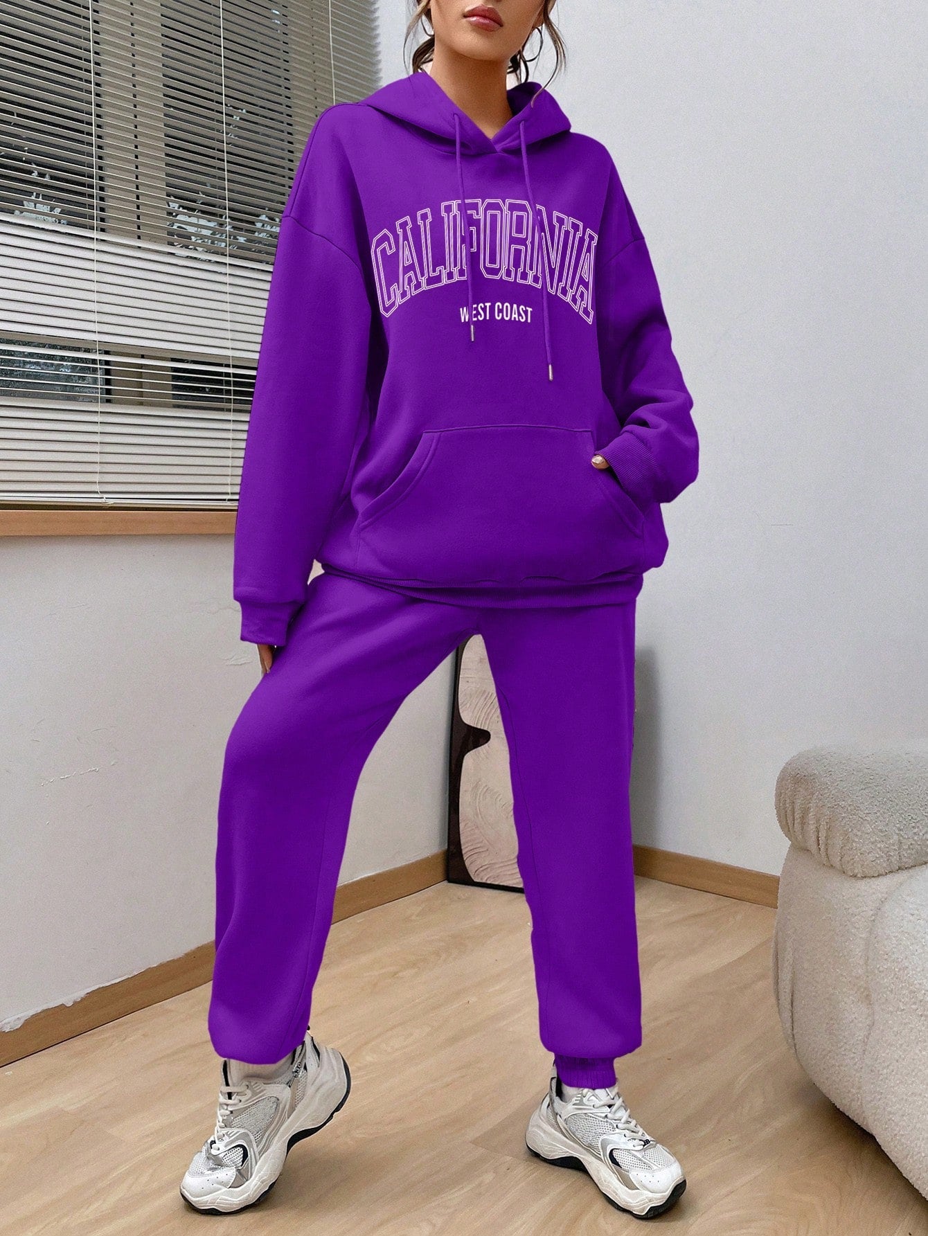 Letter Graphic Kangaroo Pocket Drop Shoulder Drawstring Hoodie & Sweatpants