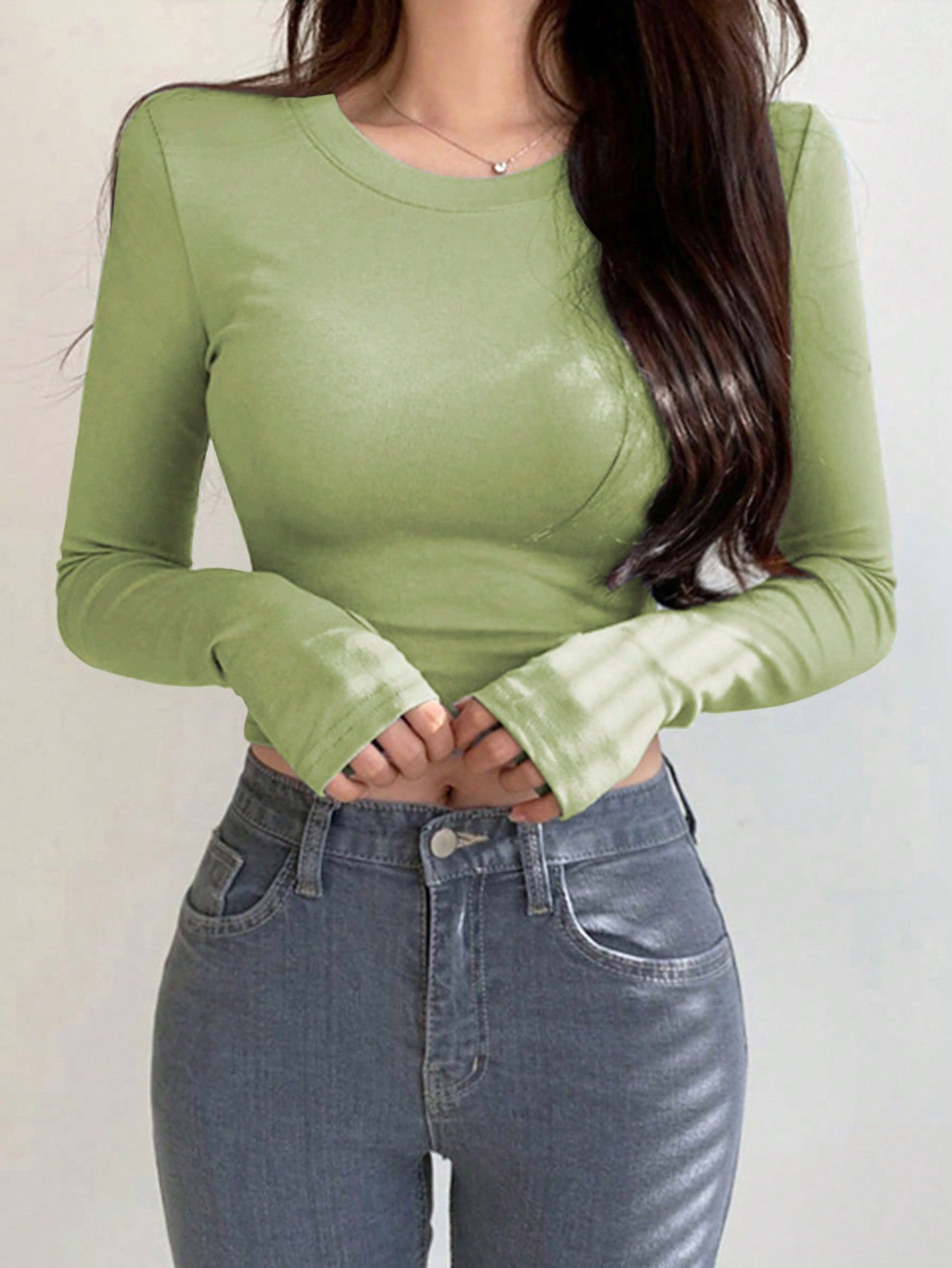 DAZY Solid Crop Tee With Thumb Holes