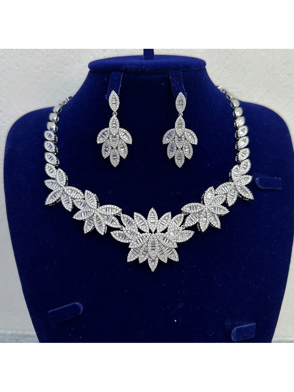 European And American Style Natural Zirconia Four Piece Set Of Plant Earrings Necklace Bracelet Wedding Ring For Dubai Bridal Accessory