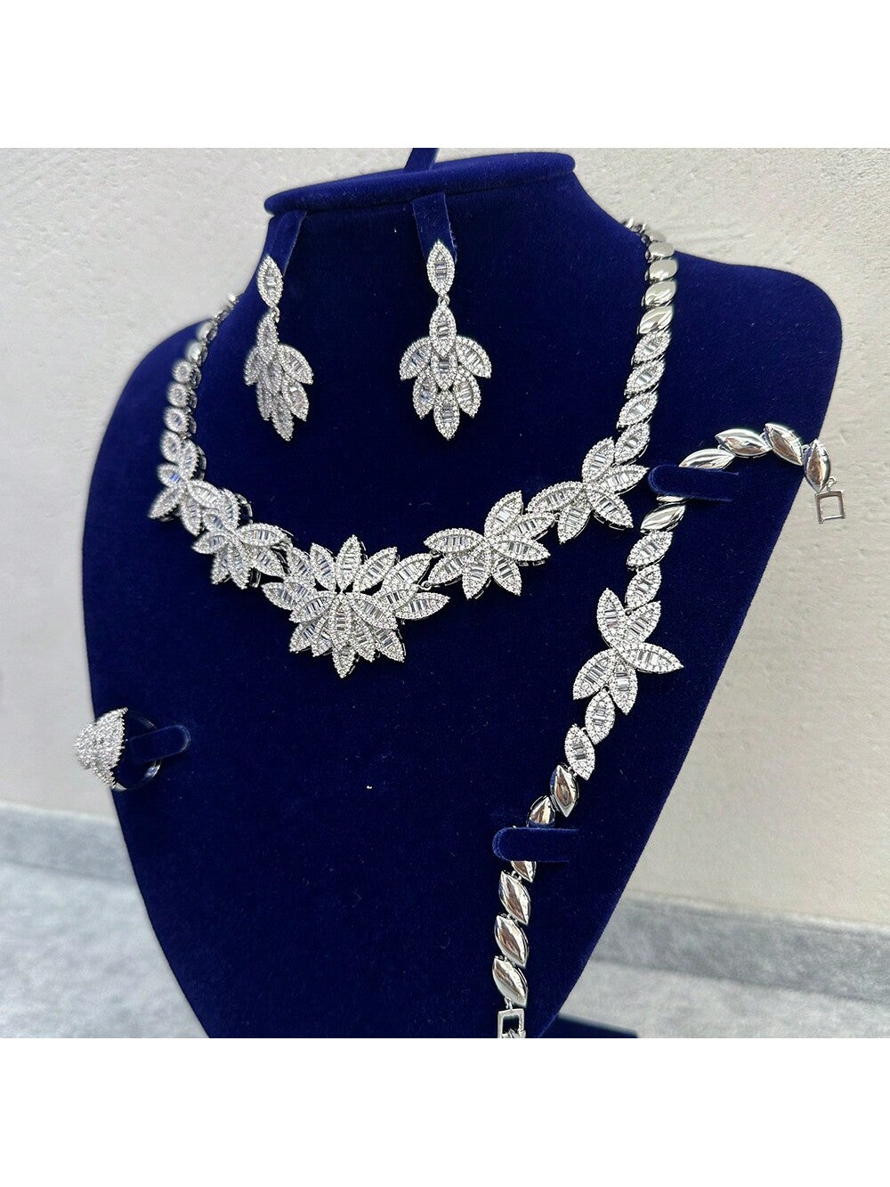 European And American Style Natural Zirconia Four Piece Set Of Plant Earrings Necklace Bracelet Wedding Ring For Dubai Bridal Accessory