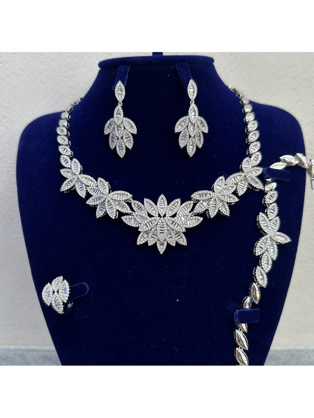 European And American Style Natural Zirconia Four Piece Set Of Plant Earrings Necklace Bracelet Wedding Ring For Dubai Bridal Accessory