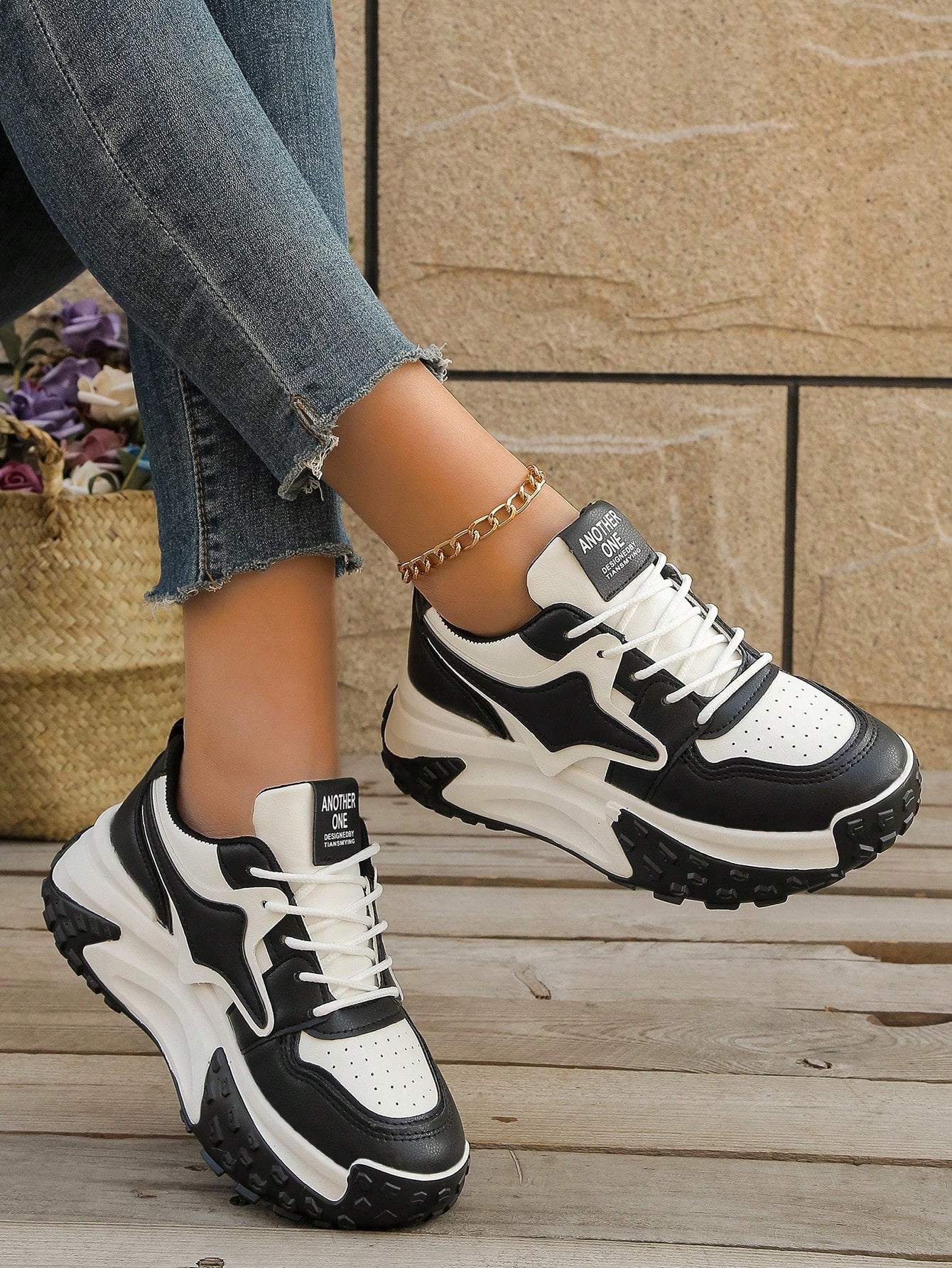 Women's New Casual And Fashionable Breathable Lace-up Campus Style Sneakers For Spring And Autumn