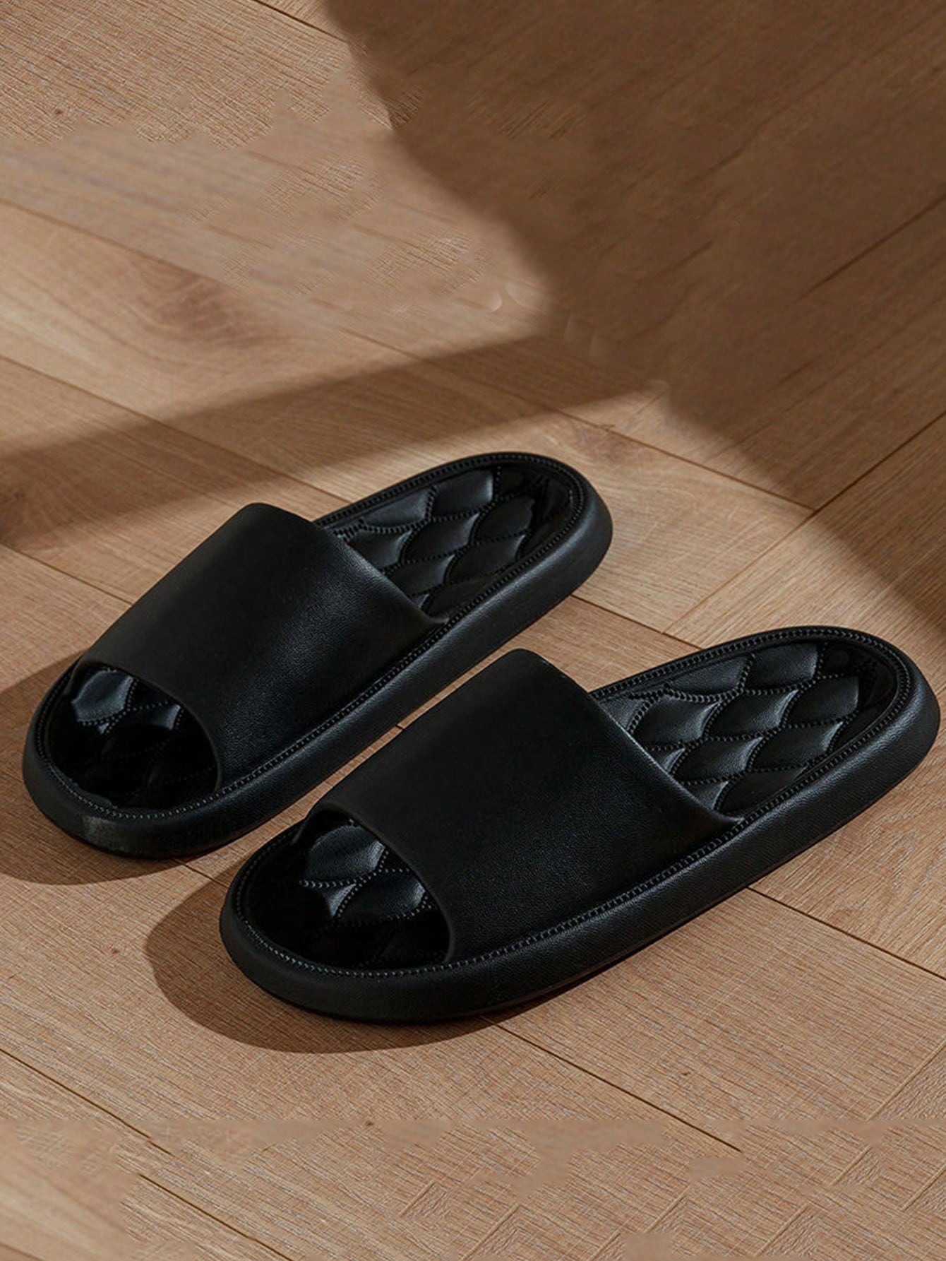 New Arrival Fashionable Soft Black Eva Bathroom Slippers With Shielded Surface, Anti-slip, Anti-odor, Perfect For Men's Home Use