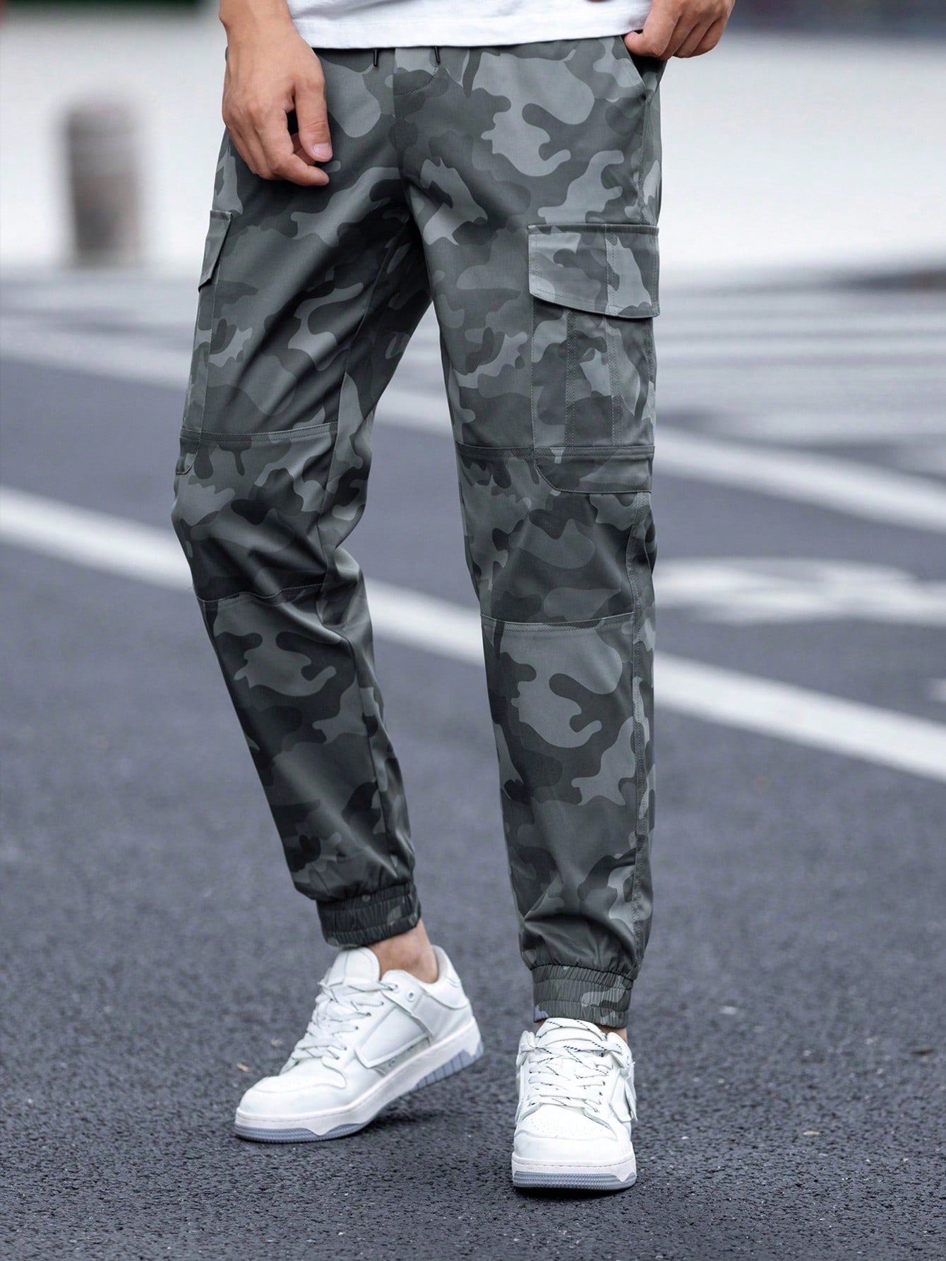 Manfinity Homme Men's Camouflage Printed Cargo Pants