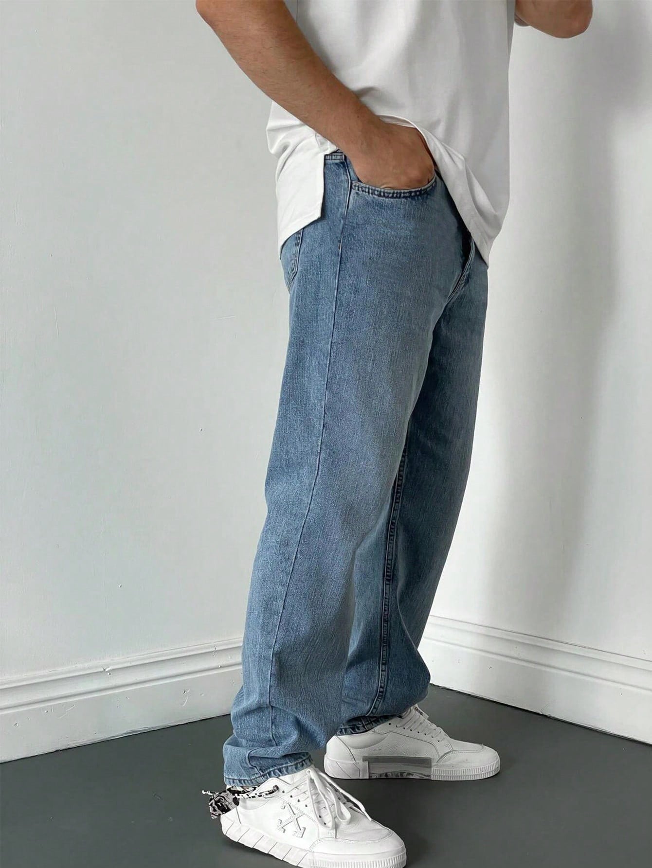 Manfinity Hypemode Men Solid Carrot Jeans