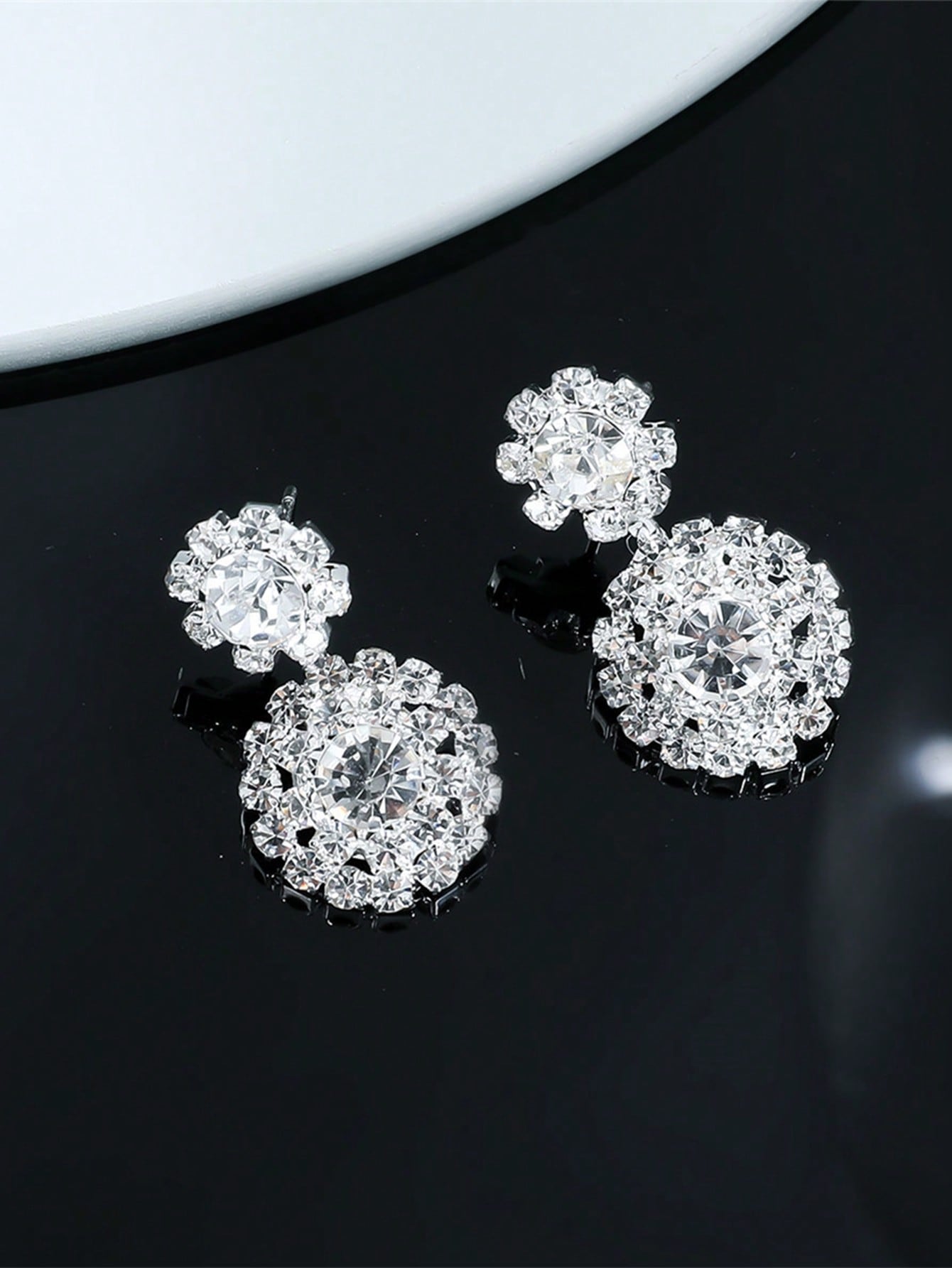 1 Pair Of Simple Diamond-Encrusted Snowflake Luxury Fashion Earrings, Suitable For Daily Holiday Wear