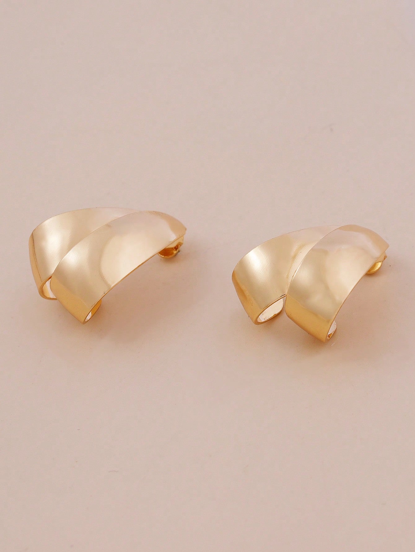 1pair New Arrivals Geometric Ellipse Hoop Earrings In Smooth Metallic Finish Retro Style Women's Accessory Ear Clip