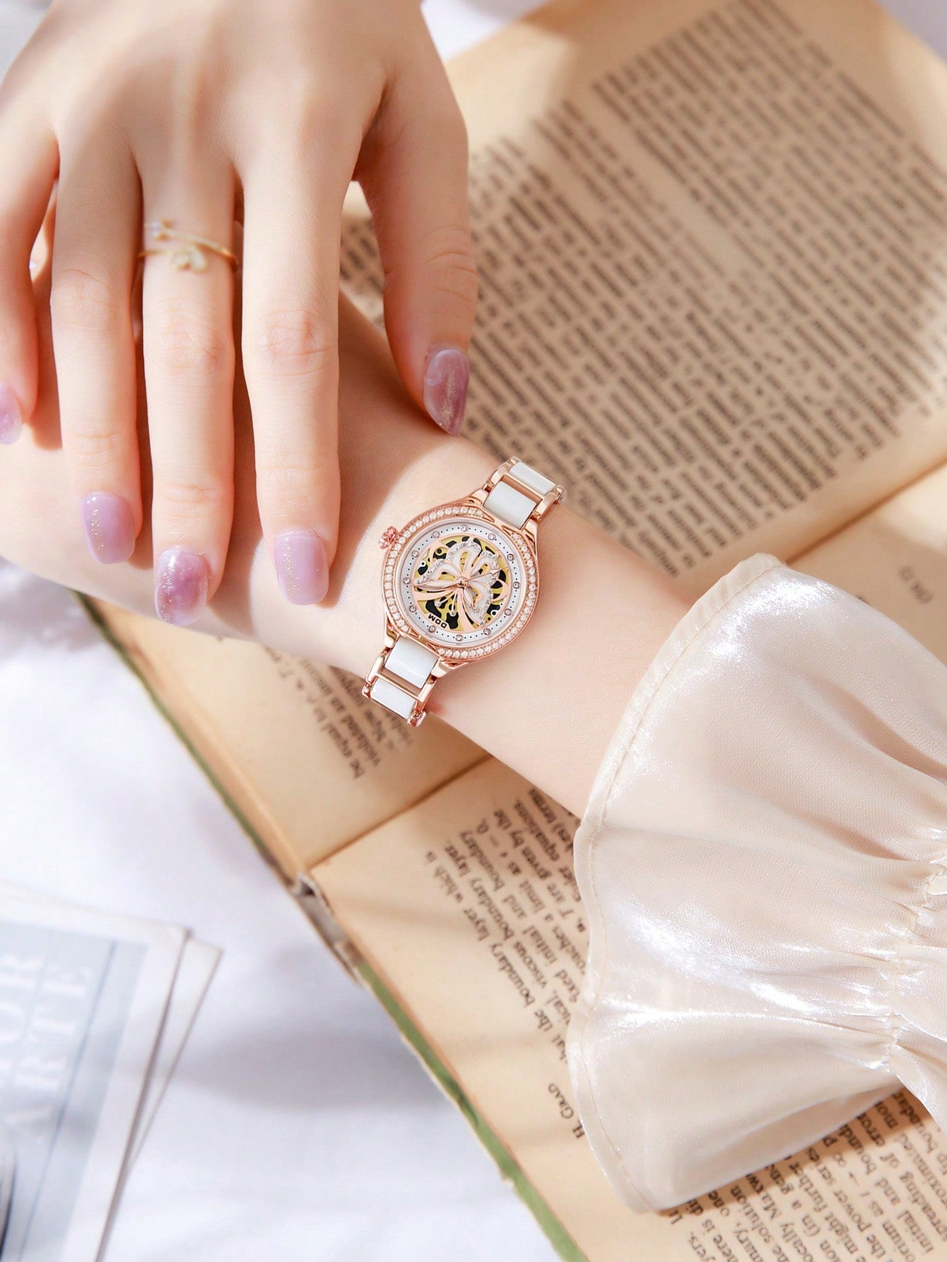 1pc Casual And Elegant Hollow Out Style Faux Diamond Butterfly Pointer Ceramic Wristwatch With Steel Band For Women